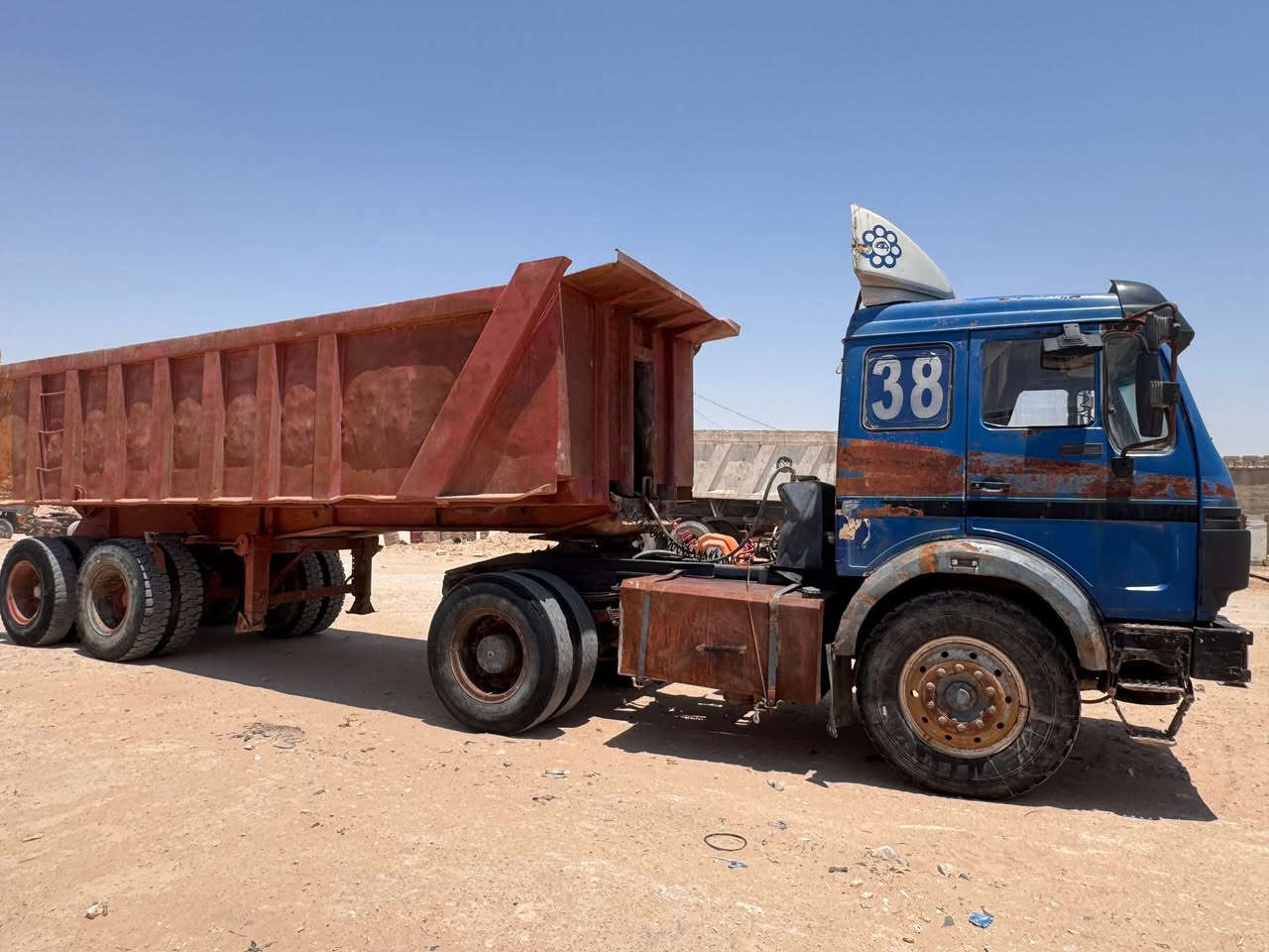 البي للبيع موديل 85 رقم اصولي مربوطه مكينه 8 محسن 28 كير 130 تبريد ثلج تايرات عوزها 3 ازواج سعر 160 ورقه سياره جاهزه للشغل عربانه برازيلي جك تركي مكان نجف *********** ابيعها كلها
