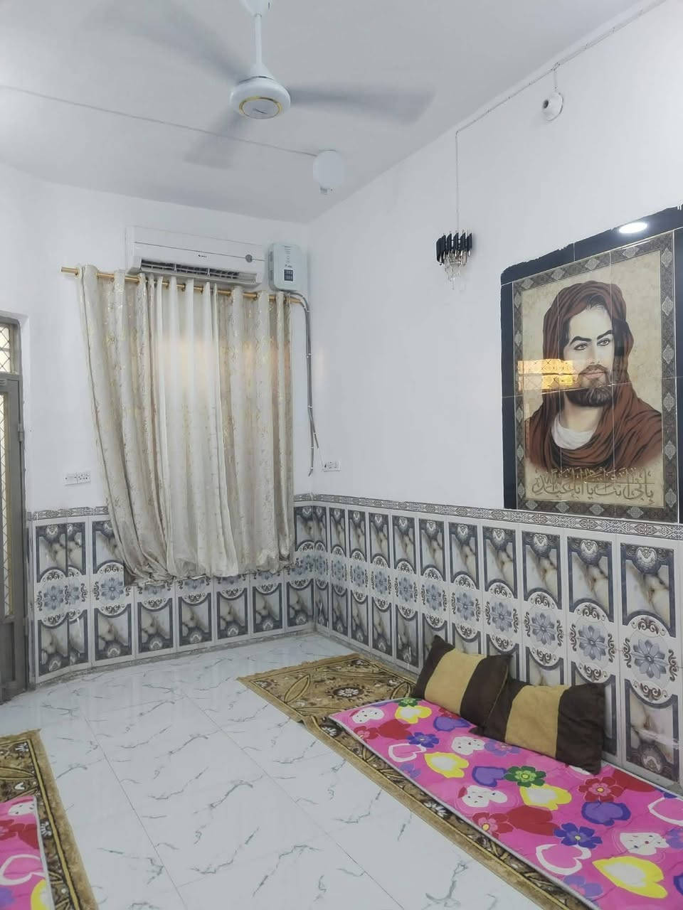 بيت للبيع  مساحه 100 عقد 35  بناء بلوك سقف اعكاده يحتوي على غرفه صاله هول مطبخ صحيات  عنوان كرادة قرب جامع فتح المبين سعر 35 وبي مجال  ***********
