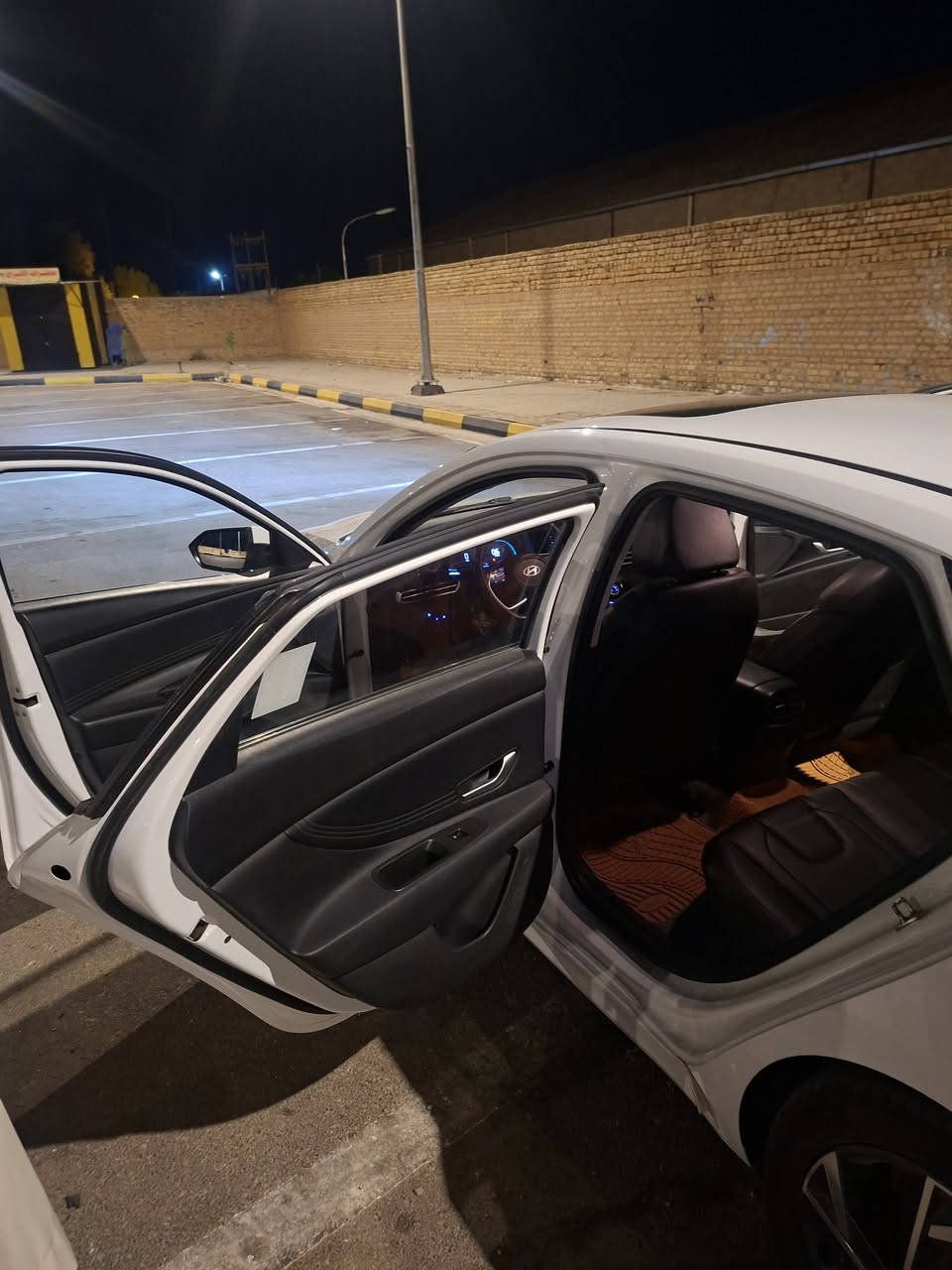 السلام عليكم
هيونداي النترا 2024 فول مواصفات   مكفولة كفالة عامة  من الضربة والصبغ والتبديل والبارد 

رقم اربيل  تحويل  او وكالة ثاني يوم  وسنوية كلة جديد 

المحرك : 1.5 دبل نوزل كير 8

كوري 🇰🇷 تجميع صين 🇨🇳

ماشية76k 

المواصفات :

بصمة تشغيل / بصمة أبواب / عداد سرعة ديجتل / مقاعد جلد أسود / 6 إيرباك (الدشبورد، الدركسون، التكاية، المقاعد) / لايت LED / لايت زنون عالي + ناصي / فتحة سقف / دركسون رياضي حرف D / ويل رياضي قياس 17 / تبريد قطعتين / مرايا كهرباء + إشارات بالمرايا / كروز كنترول / فول تحكم ستيرن / حساسات خلفية + كاميرا / سايد بريك كهربائي / Drive Mode / Auto Hold

السعر135 وبيها مجال بسيط 

مكاني : واسط / الكوت 

للاستفسار اتصل ***********

