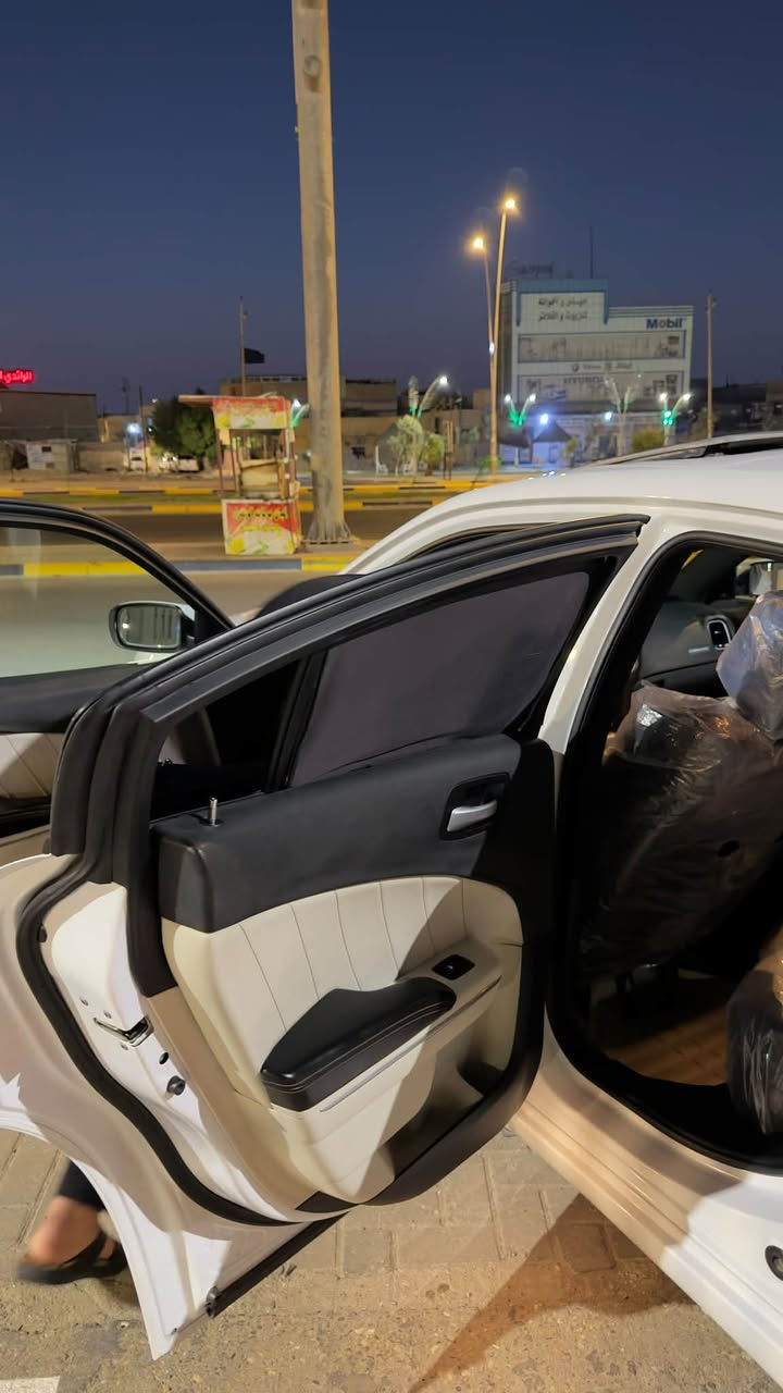 دوج جارجر
مديل 2018
فوال موصفات sxtبلاص 
ماشية 70 حقيقي 
كشن ميموري
كشنات حار بارد لون ابيض 
رادار جانبي 
مري قلاب 
حجم مكينه 3600
سياره كلش جديدة كارتون 
العنون البصره حي الجامعه 
الرقم ***********
