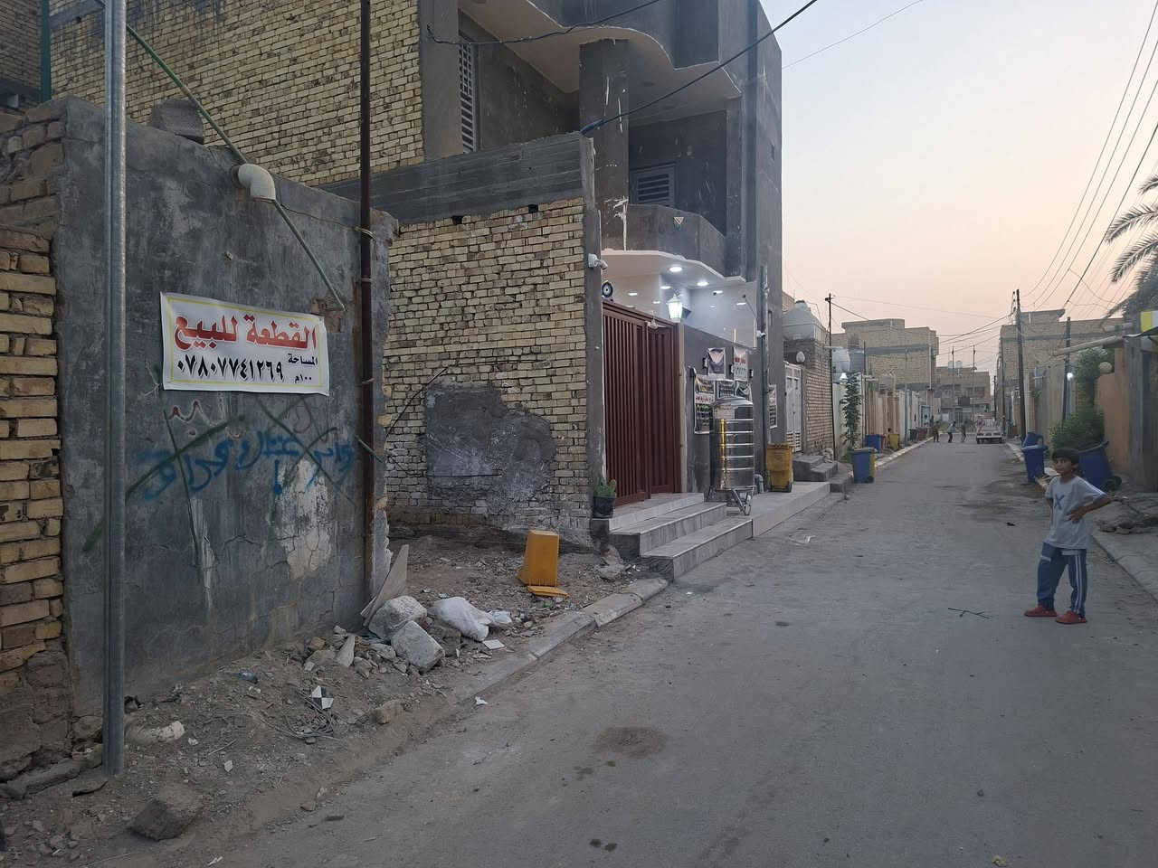 قطعه ١٠٠ مترطابو  للبيع خلف سيد رحمه منطقت حاوي النهضه بفرع النجار ***********
