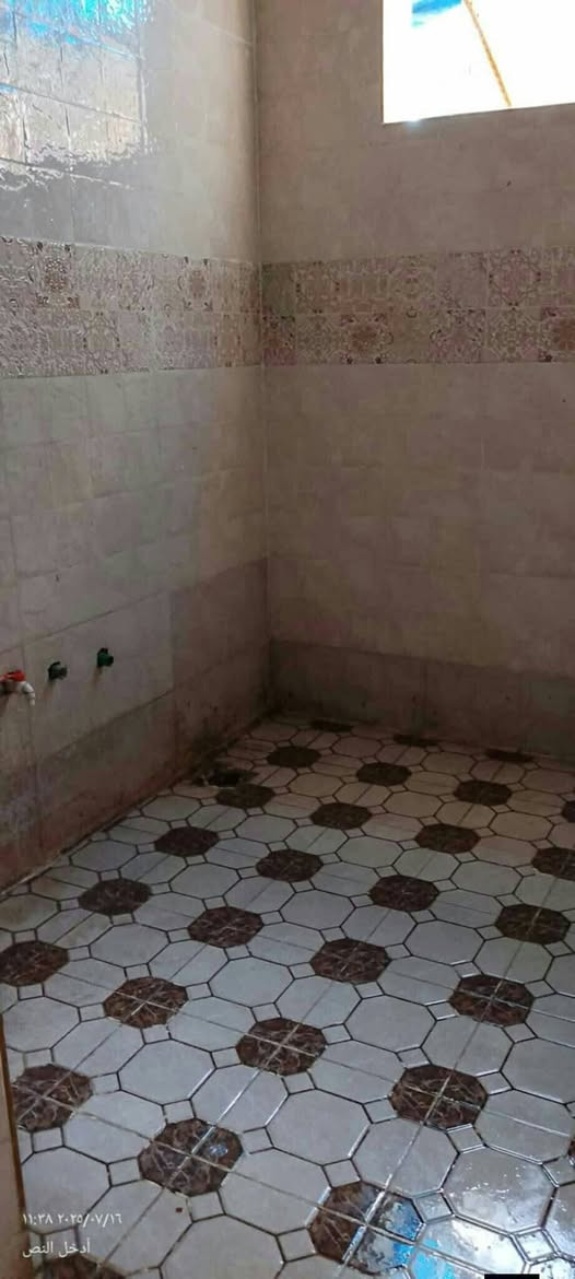 بيت للبيع كرت بلدية وطلعو كشف واوراقوكلهاكامله ومشمول بقرار التمليك المساحة مئه متر كارت بلدية قرب جامع فاطمه الزهراء وقريب من المستوصف خدمات ماء كهرباء شارع خدمات كامله السعر المطلوب خمسة وستين مليون وبيه مجال بسيط***********

نص مكتوب في الصور:
- ١١:٣٦ ٢٠٢٥/٠٧/١٦
- أدخل النص