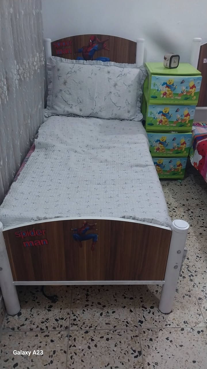 جرابي اطفال للبيع بحالة جيده سعر السرير الواحد ٦٠ الف وكنتور تفصال ٣ ابواب وبحالة جيده ب٢٥٠ للاستفسار مراسلة الرقم ***********
