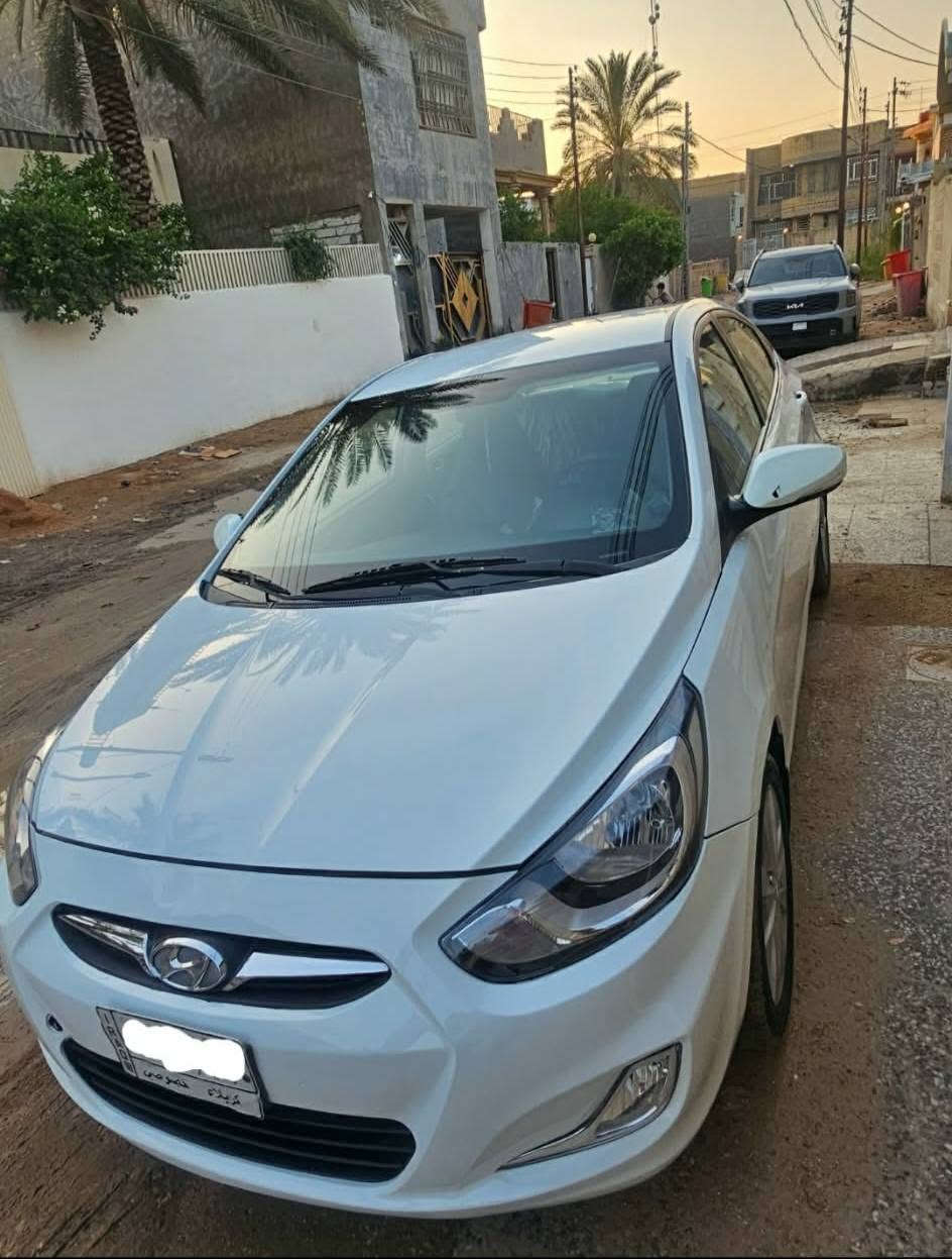 للبيع هونداي اكسنت موديل 2015 رقم انكليزي كربلاء هزه جديده فول محرك 1600مرغوب  ماشيه 140 الف سيارة مكفوله من الضربة والصبغ والتبديل السعر 95وبيها مجال بسيط مكاني النجف للاستفسار اتصال ***********

