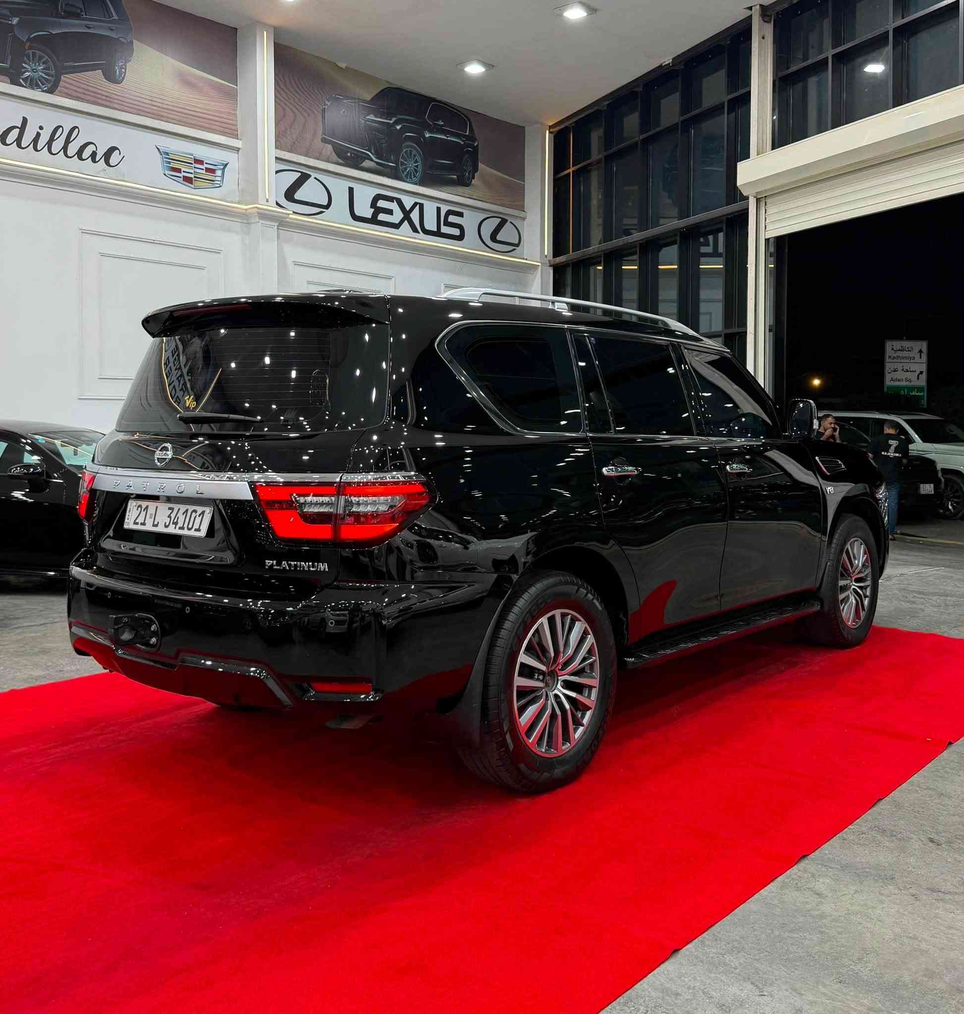 السلام عليكم 
نيسان باترول بلاتينيوم 
موديل : 2019
ماشية : 60000 KM
المواصفات 
فتحة 
بصمة 
بصمة ابواب
صندوك كهرباء 
شاشة 
شاشات خلفية 
كاميرات 360 درجة 
كشنات جلد 
كشنات كهرباء 
كشنات تدفئة + تبريد 
الداخل قرميدي 
 7 راكب 
 3 قطع تبريد 
صاجات 
فور ويل 4*4 
تحكم ستيرن جهتين 
كروز سرعة 
ستيرن كهرباء 
ماوس 
سستم صوت سماعات 
لايت زنون 
بلوجكتور 
لد امامي 
بك لايت لد 
مري شفط كهرباء 
حساسات امامية + خلفية
المكينة 8 سلندر  5600 
(رقم سليمانية الجديد تحويل او وكاله + تظليل بسنوية )
السعر  : 390 وبيها مجال 
ملاحظة: السيارة خليجي مكفولة عدا تكحيل بالكارت بالبنيد .
السيارة مغلفة بأفلام حماية ppf
العنوان : بغداد الكاظمية قرب مرور الكاظمية معارض جكوك 
شركة البحر المميز 
للاستفسار
عبدالرحمن 
 *********** 
 ***********
