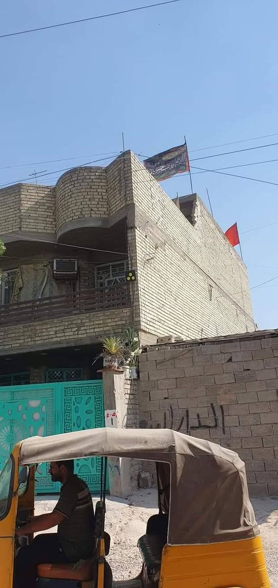 مرحبا 👋 
 بيت للبيع مكانه العبيدي شارع الرئاسه الملحق مساحته ١٠٨ ٦في١٨ ثلاث طوابق مقابيله تشجير بيت زراعي ركن 
للتواصل *********** او مراسله 
بيت جديد ونضيف مناسب متوازين ع بيع
