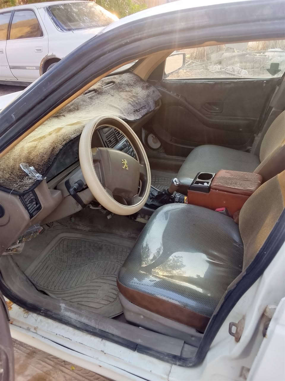 سلام عليكم بيجو 405 رقم أنكليزي بسمي تحويل ثاني يوم سنويه لحد 2031 مكان السياره ابو الخصيب محيله موديل 14 
*********** وتساب فقط السعر 25 وبيها مجال
