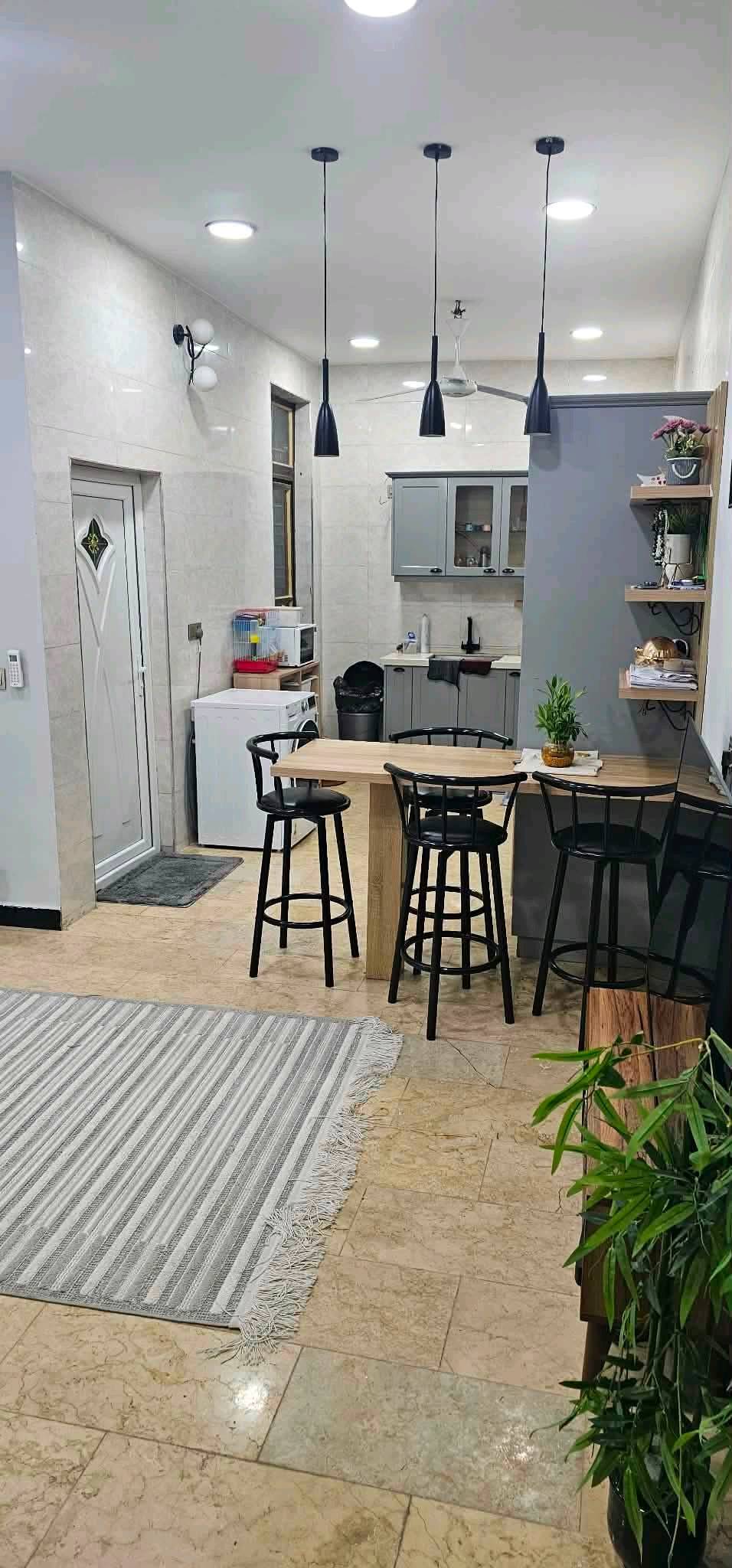 #إياد_عدنان
​بيت للبيع بموقع مميز جداً | حي الجهاد - محلة الأساتذة 🏠✨
​فرصة استثمارية وسكنية راقية في واحدة من أفضل مناطق بغداد (حي الجهاد - محلة الأساتذة / خلف الأربع شوارع).
​المساحة: 75 متر مربع (الواجهة 5 م × النزال 15 م)
​السند: طابو صرف (ملكية تامة)
​المواصفات والتفاصيل:
​صالة استقبال واسعة
​مطبخ
​مناور وخدمات صحيات عدد 2
​غرف نوم عدد 2
​بيتونة + سطحين
​📍 الموقع: بغداد - حي الجهاد - محلة الأساتذة (خلف أربع شوارع) — موقع مميز ومخدوم بالكامل.
💰 السعر: مناسب جداً.
​📲 للاستفسار والتواصل (اتصال / واتساب):
***********