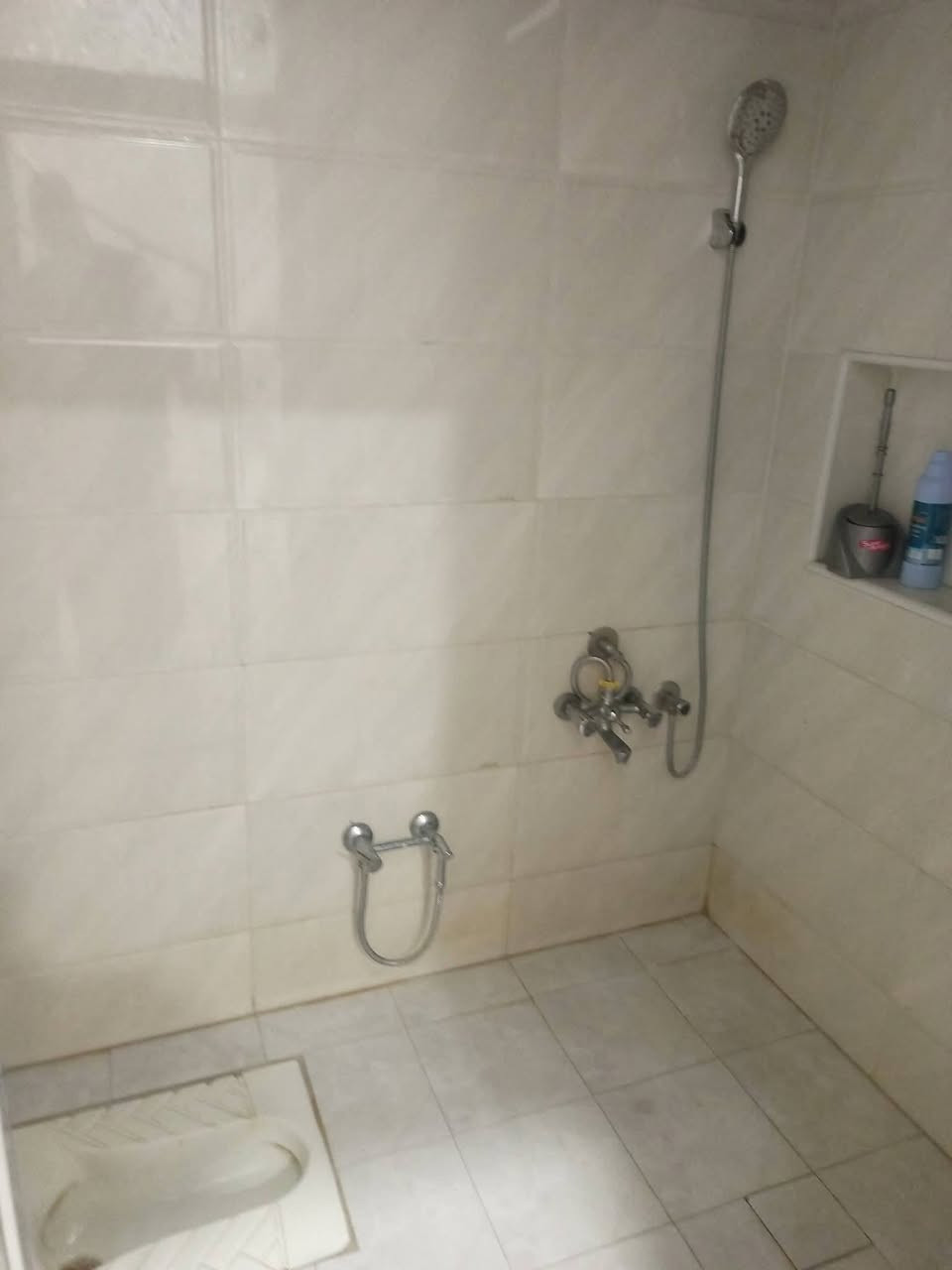 #بيت #للبيع 
مشتمل في حي التاميم 
بظهر شارع المنجزات 
رابع بيت ع شارع 60 
١٢٥ متر 
شارع ١٥
١٥٠ مليون قابل للتفاوض 
ثلاث طوابق 
مكون من 4 غرف نوم 
مكتب بارق للعقار شارع 60مقابل المول الجديد 
الهاتف ***********
