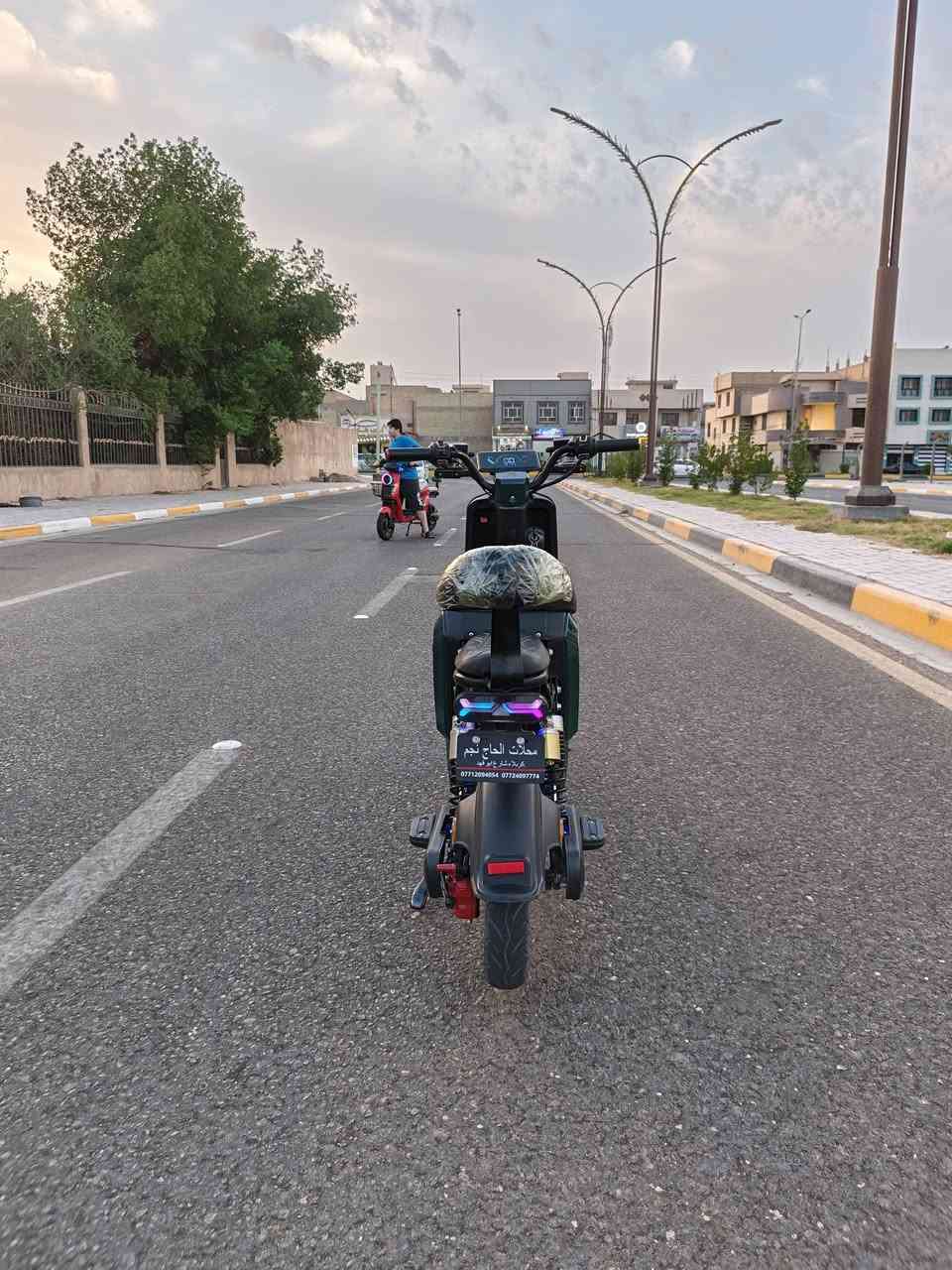السلام عليكم بايسكل شحن R8برو2025 بطاريات جدد ملف عقل مابيهن شي سرعته 109 اربع اشاير اشاير يمنه يسره 4سرع ملاحظة. اللايت الناصي ميشتغل اما العالي يشتغل هورن ملف 2000واط ٥بطاريات حجم الكبير ونلي 36امبير 64فولت ويه البايسكل سلة ومرايات شاشه تبين كل عطل بالبايسكل البايسكل نضيف مستعمل قليل سعرة 480وبي مجال مكاني كربلاء للأستفسار *********** ومتواجد على الماسنجر.
