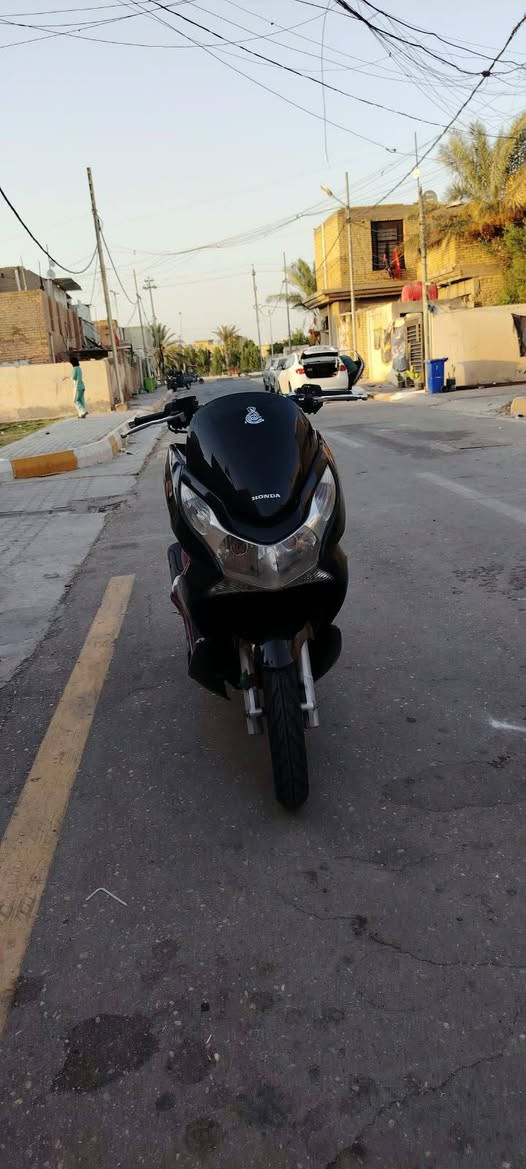 السلا عليكم PCX للبيع المكينه ما مفتوحه السعر واحد 100 وبيه مجال الشراي يتصل ***********
