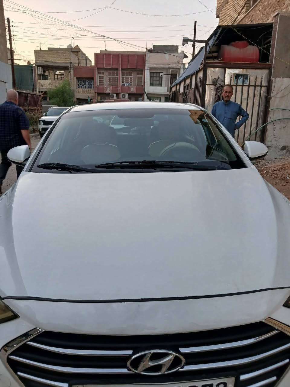 سلام عليكم الانترا موديل ١٨ محرك جديد دوشمه جديدة تخم تاير جديد تبريد كامله مكمله مال جناي بسمي تحويل ثاني صدر جديد اي نقص مابيهة ***********
