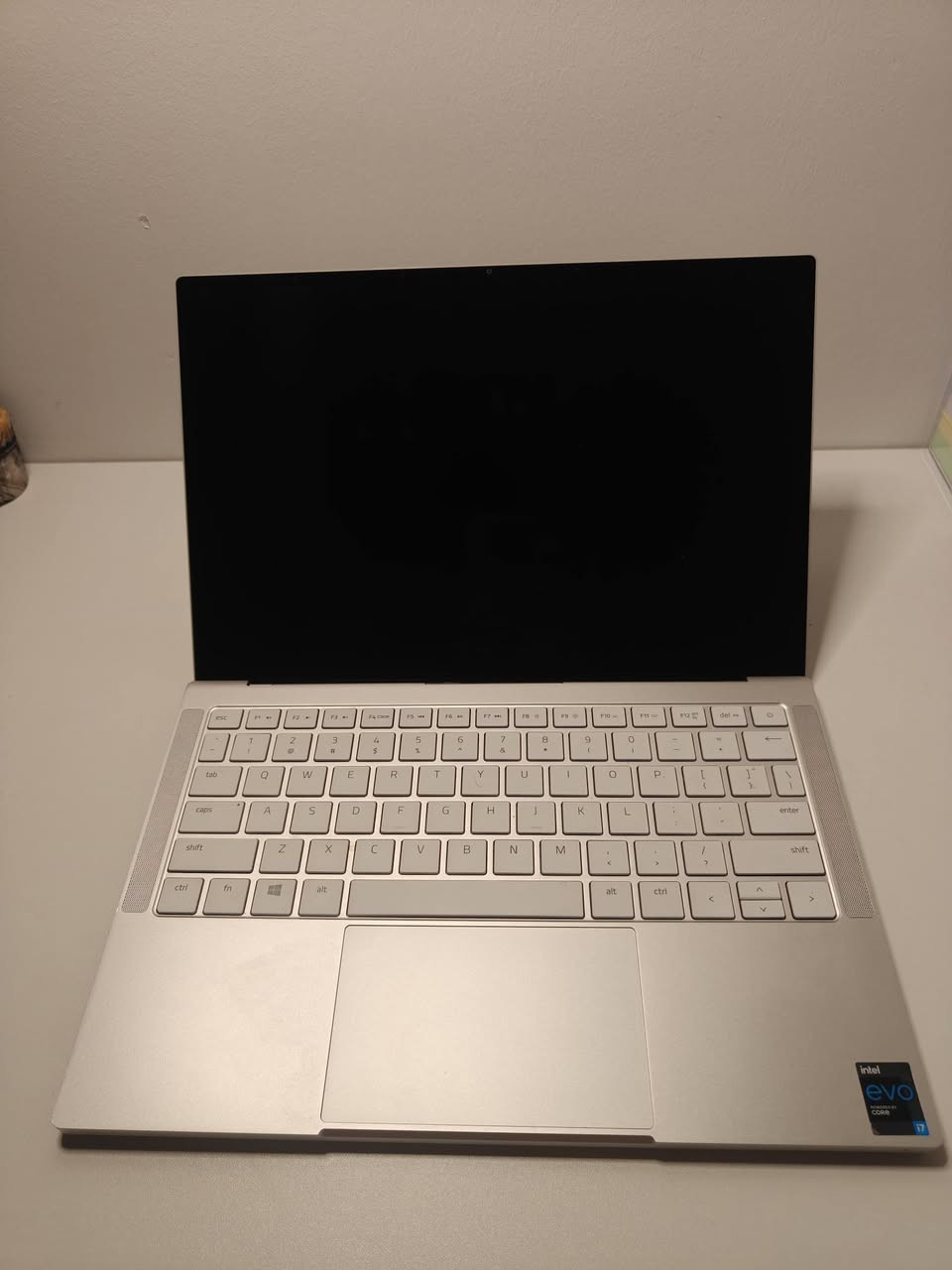 رازر بوك ١٣ • i7-1165G7 • رام ١٦جيجا