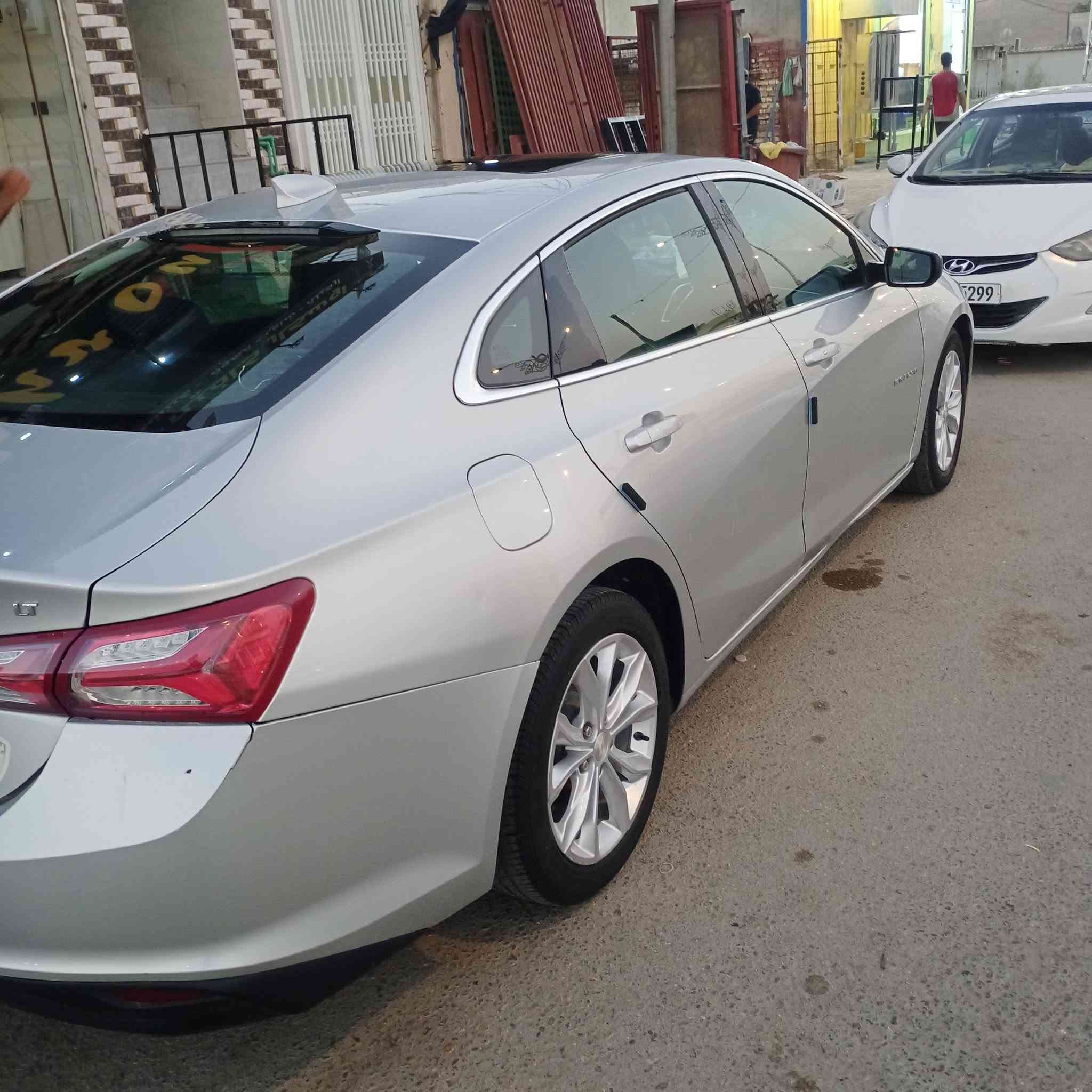 سلام عليكم  ماليبو فول مواصفات موديل واحد وعشرين  مبدل بيه جملق وبنيد  بدون ايرباك بدون داخل  سياره جاهزه اي نقص مابيه رقم سليمانيه مداور ثاني يوم  بيع مستعجل السعر 105 مكان السياره كربلاء   متواجد واتساب  ***********
