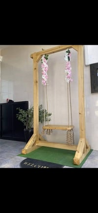 مرجوحه خشبي • اشتغل حسب الطلب • اطفال
