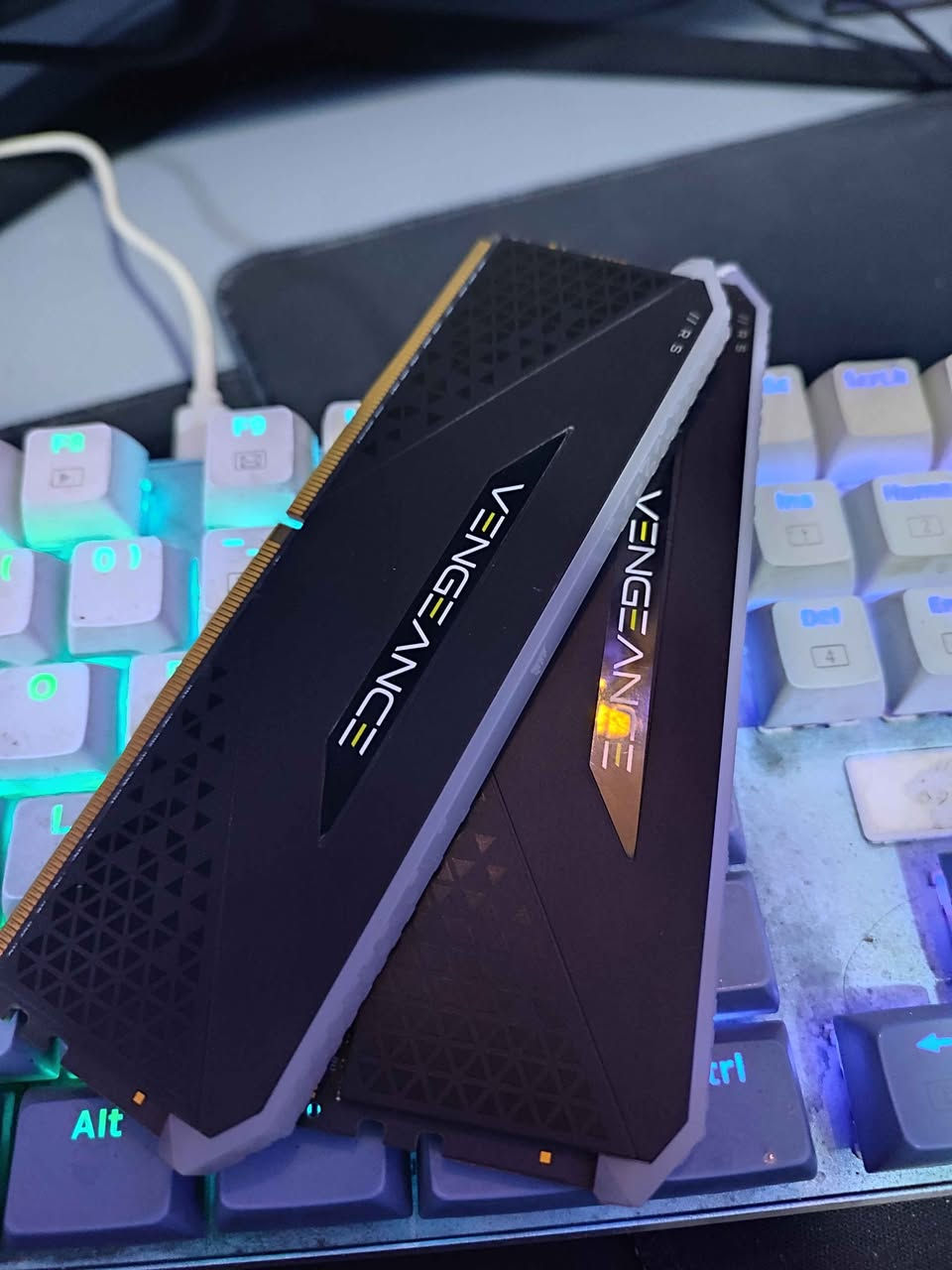 سلام عليكم مذر بورد asus prime H610  بحاله ممتازه 
ورامات كورسير غنية عن التعريف2×8 تردد 3200 rgp بحاله ممتازه وسرعه خيالية القطعتين مصممات للالعاب بشكل قوي وممتاز وسعرهن مناسب  ب250  ابيع سوة وموجود توصيل  *********** مكاني بغداد حرية بغداد, العراق
