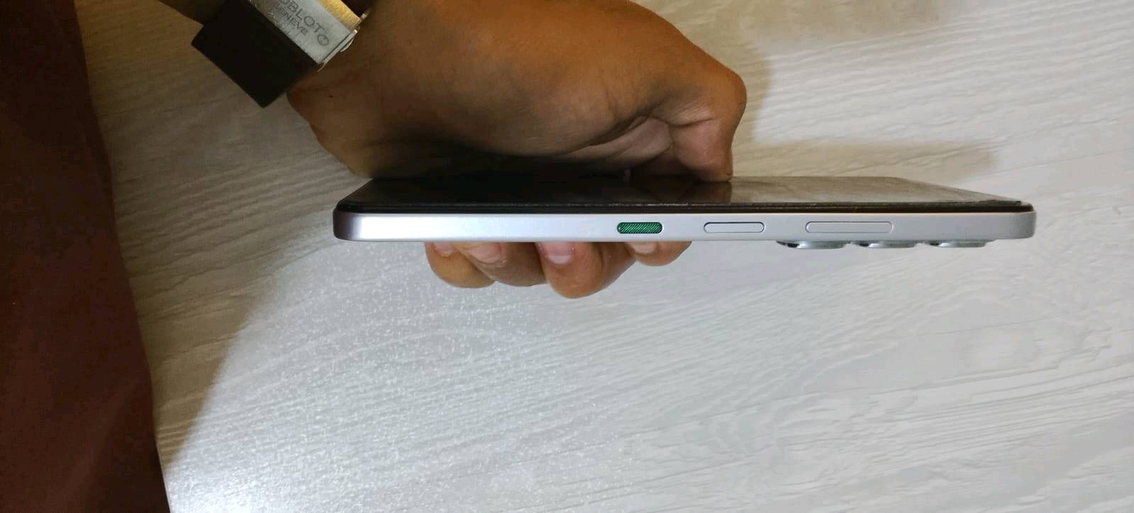 جهاز انفنكس هوت 60 اي infinix hot 60i جهاز نظيف جداً 
ذاكرة 256
العشوائية 8
تصوير 2k 
بي دكمة ثالثة للكاميرا 
بدون ملحقات 
الجهاز مكفول من الكسر والفتح 
الجهاز بحالة ممتازة 
سعر 250 الف دينار مكان بغداد