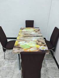 ميز طعام • ٤ كراسي • الاسكان الصناعي