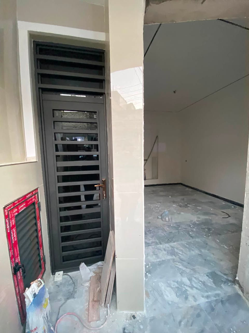 دار للبيع بناء حديث🏠
 المساحة: 75 متر مربع (بناء حديث)
 الموقع: بغداد – الشعب / حي البساتين
تفاصيل وتصميم الدار:
 🛏️ 3 غرف نوم واسعة
 🛋️ استقبال مستقل
 🍳 مطبخ بتصميم حديث
 🚿 مجمع صحيات عدد (2)
📞 للاستفسار والتواصل:
***********
📍 مكتب المصطفى للعقار
بغداد – الشعب / حي البساتين
أهلاً وسهلاً بكم في أي وقت للمعاينة والاستفسار!
