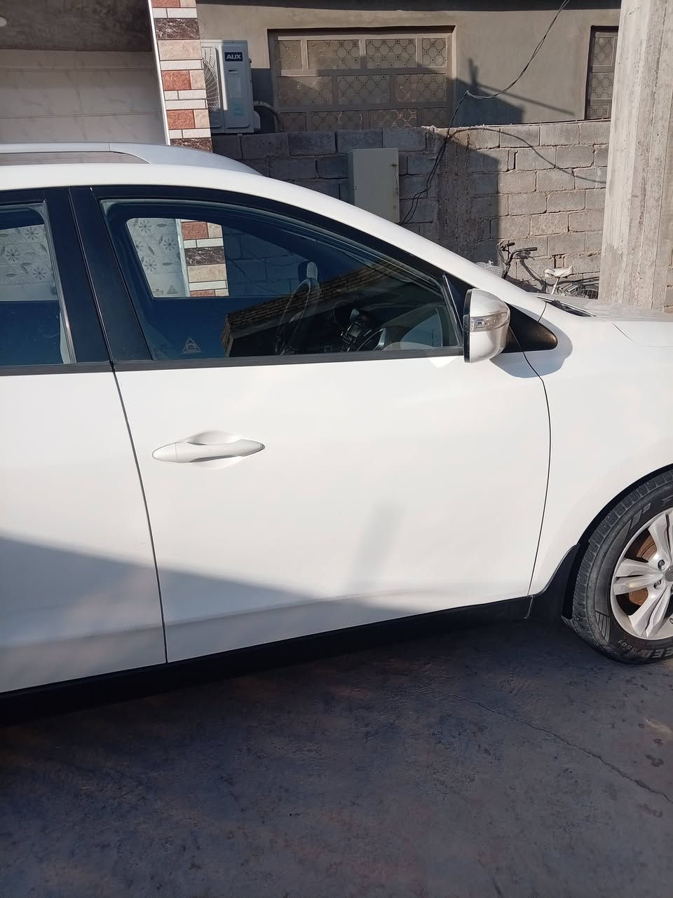 توسان للبيع موديل ٢٠١٢خليجي بانورما الون ابيض رقم بغداد محرك ٢٠٠٠ دوش محرك والكبير مكفولات مكفوله من الصبغ كما موضح في السونار السيارة جاهزة   من كلشي السعر ١٣٥ ورقه مكان السياره في الفلوجه رقم الهاتف ***********. و***********
