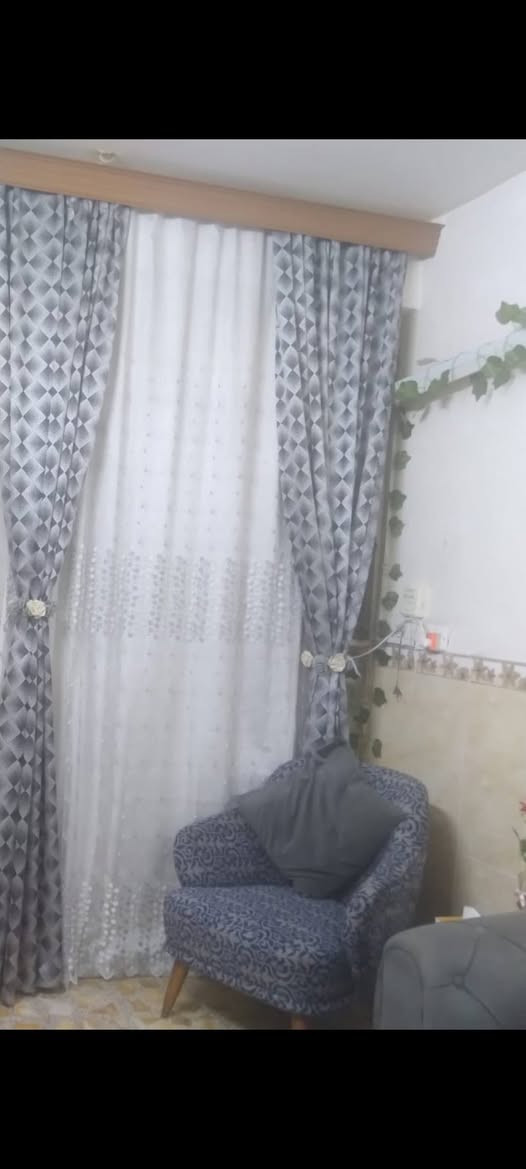 تخم تركي نظيف مع ستائر هديه ثلاث قطع كما موضح بالصوره السعر /250 الف نهايته/ ***********
