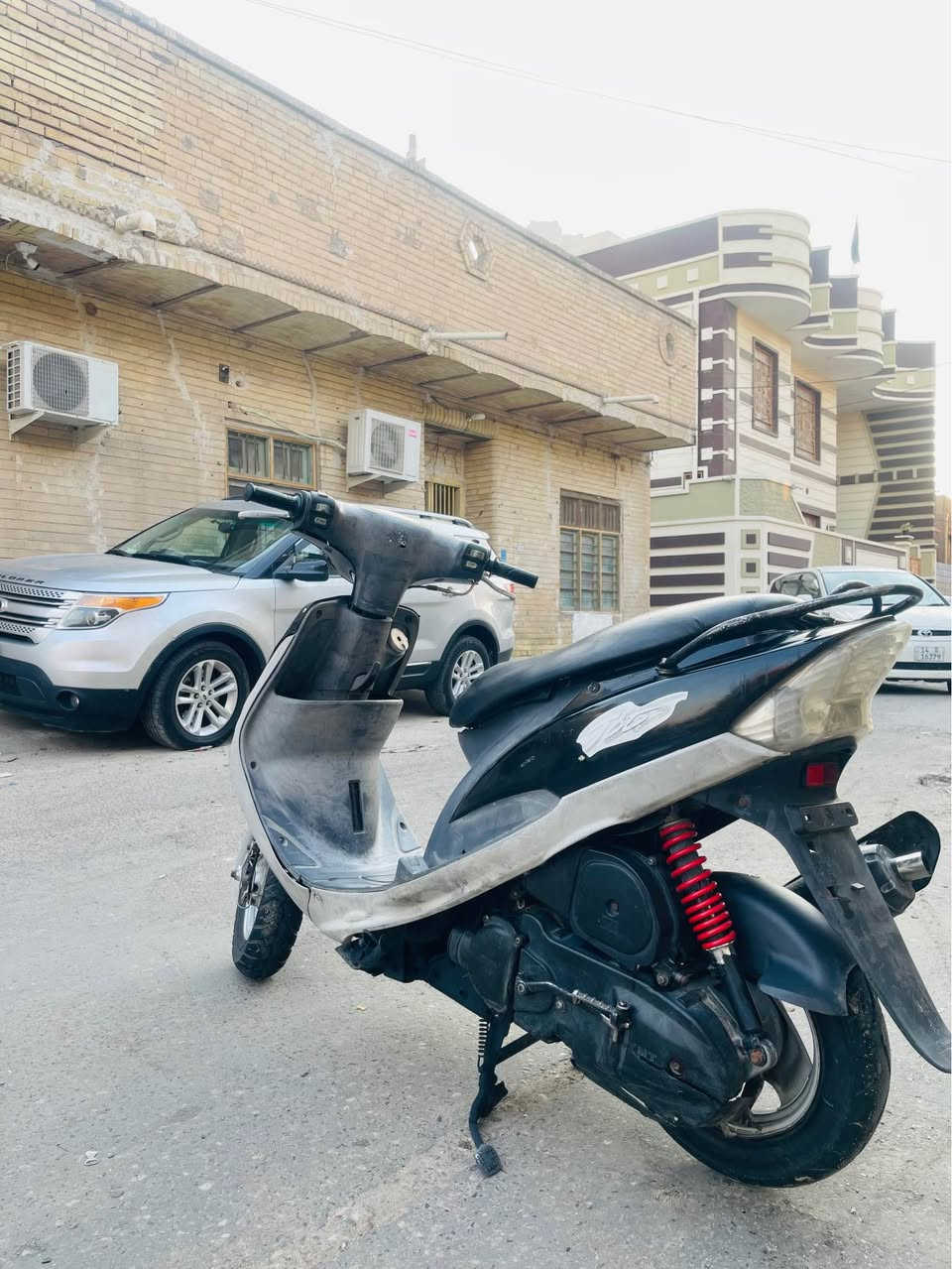 ماكس قجمه دراجه حلوه وكامله كهربائيات كلها شغاله منطول للطول ما ناقصها شي ابدد سلف هندر اشاير كلشي شغال كفرات اصليه بس مو مختمه والسواد مختم ويه المكينه هوه والشاير  بوشه49 مفتوحه الدراجه بس بوشه اصليه رايدها575 وبيها مجال مكاني البصره القديمه رقمي*********** البصرة, العراق
