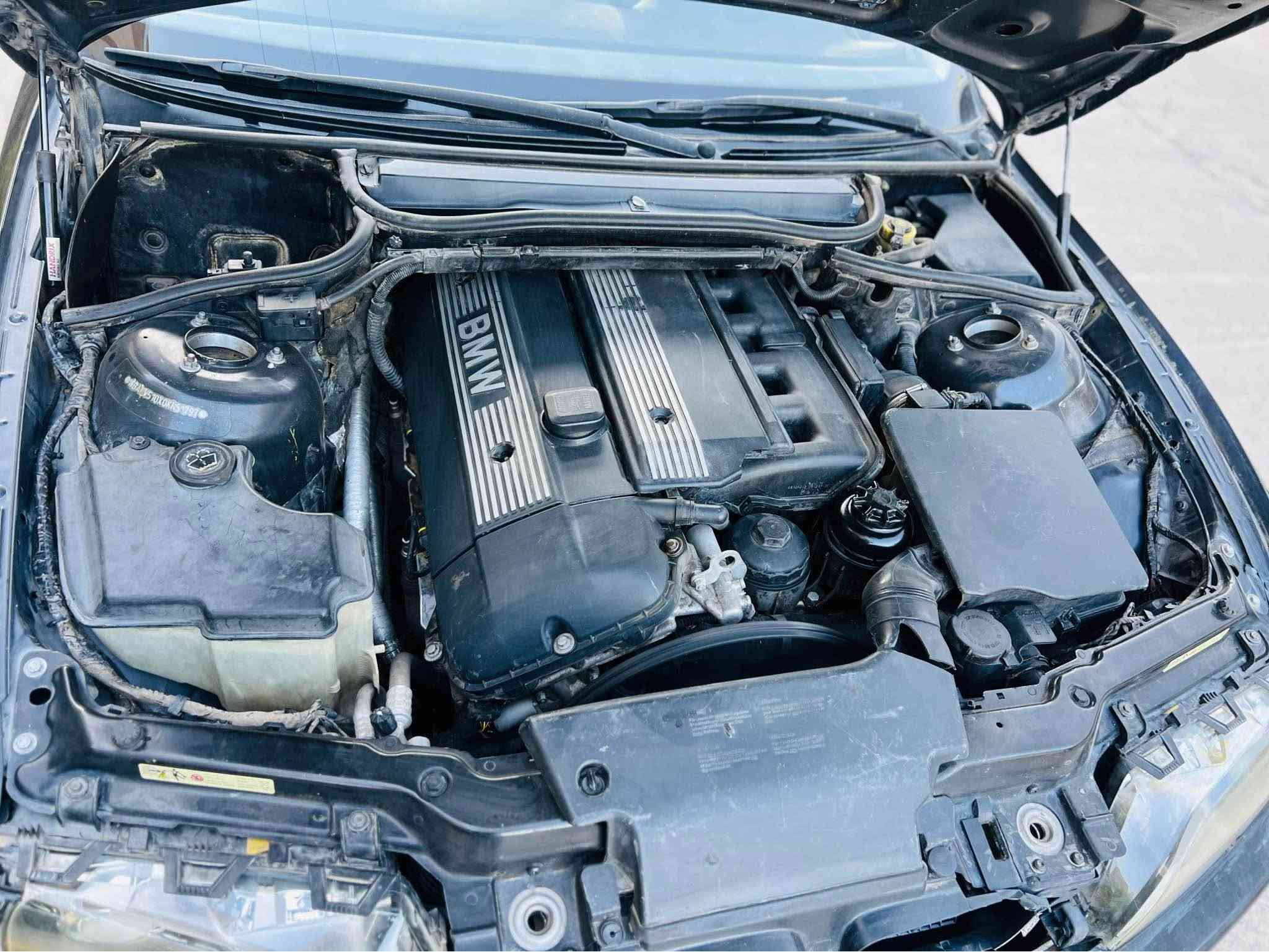 السلام عليكم 
للبيع فقط BMW E46 اصل 330i وكير اوتماتيك
السعر 80$ وبيه مجال بسيط
 جانت متروكه بيه كم ملاحظه
بالداخل بسيطات  
خليجية 2003مكفولة حتى الدعامات بدون صبغ 
البنيد جارد الكلير  فقط كله على وضع الشركه وكلشي بيه بلادي
وجاهزه حاليا ترايه جديد
ماشيه 150 الف حقيقي 
السياره فول ١/١ عدا السلايت رقم اربيل الجديد باسمي وهزه جديده وسنويه ٣١ مكانه اليرموك 4شوارع *********** بغداد, العراق
