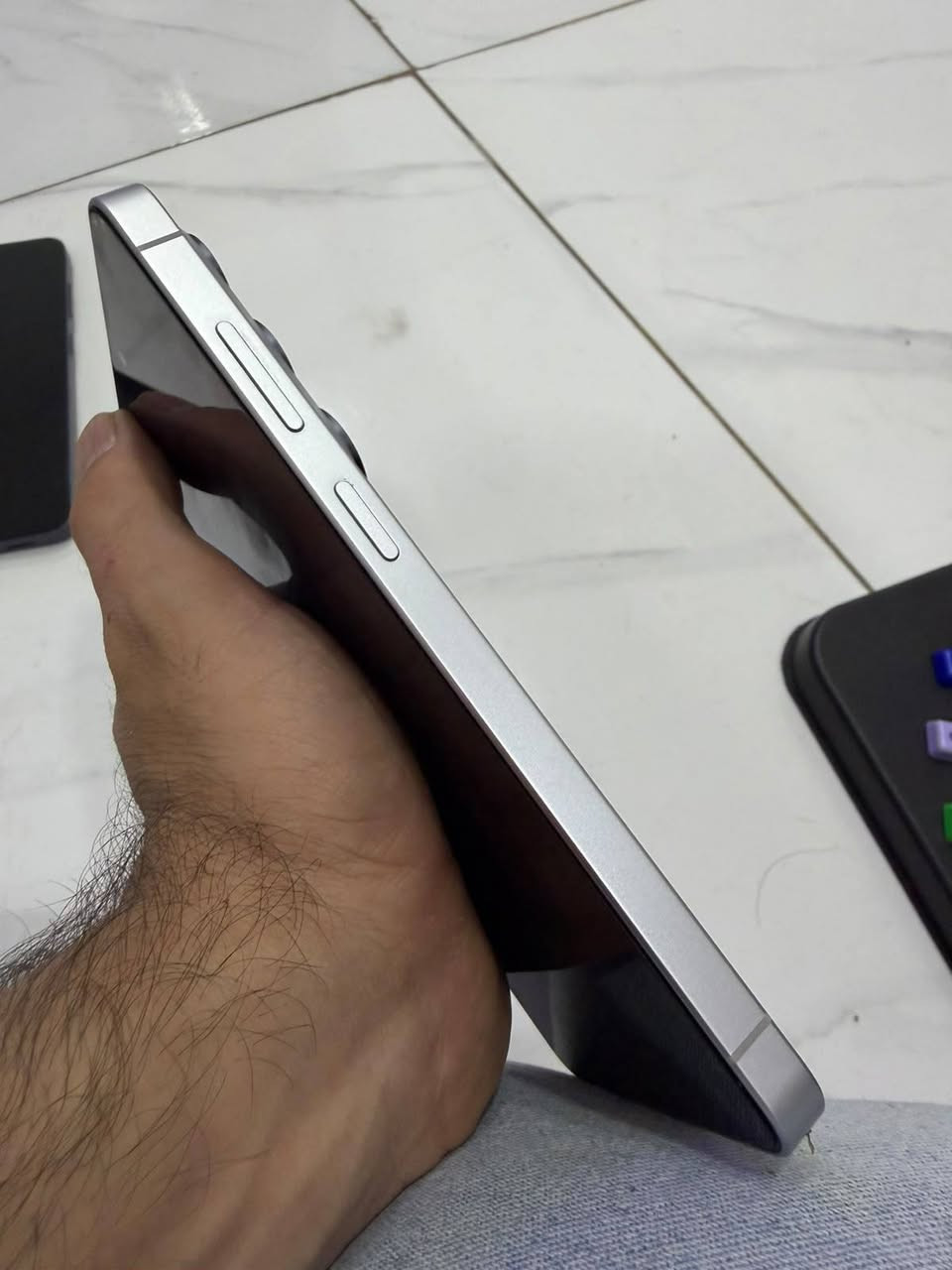 S26 ultra  256 ابيض ضمان برج العرب
١٢٧٥ 
S25 plus 256 اسود امريكي بدون ملحقات
٨٠٠ 
اجهزه جديده ممستخدمه جدا قليل 
مكاني بغداد الحريه توصيل ماعندي 
وفقط بيع بدون مراوس
***********
