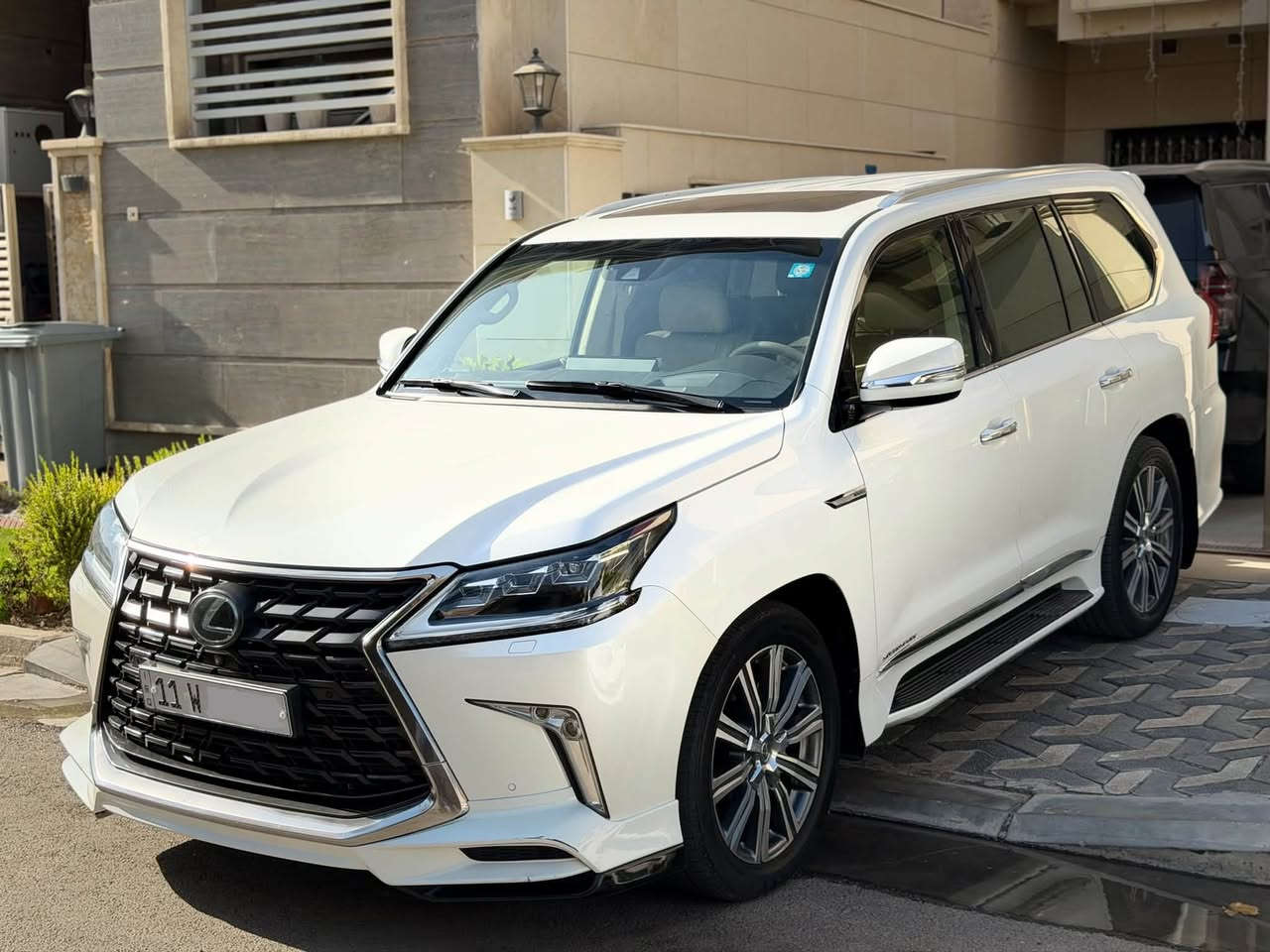 لكزس LX570 • ٢٠١٦ • ١٢٤ ألف كم