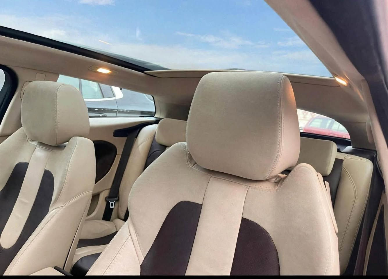 للبيع Range Rover Evoque 2013 - تك باب كوبيه - خليجية

سيارة مال بنات ومال شباب - شكل رياضي مرغوب

المواصفات الفول:
 •  بانوراما على طول القمارة
 •  كشنات جلد كهرباء
 •  مكينة جديدة جدا
 •  سستم صوت نقي
 •  نظام قيادة Terrain Response (مرتفعات + ثلج + رمل + طين)
 •  تحكم ستيرن كامل
 •  مثبت سرعة
 •  بصمة تشغيل
 •  شاشة + كاميرا خلفية + حساسات
 •  جنط 20

الحالة: سيارة بيت - نظافة عالية
النقص: كمبريسر تبريد فقط

السعر: خاص
المكان: بغداد
للاستفسار ***********
