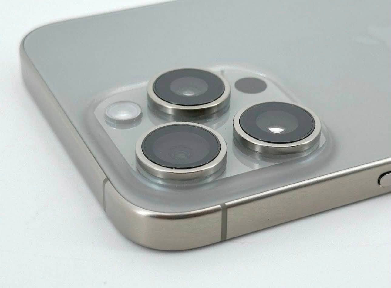 iPhone 15 Pro Max
مساحه التخزين :256

البطاريه :89 

بدون اي خدوش 

شرط النظافه وما مفتوح 

+كارتونته ويا 

السعر :مليون
رقم الهاتف :***********
