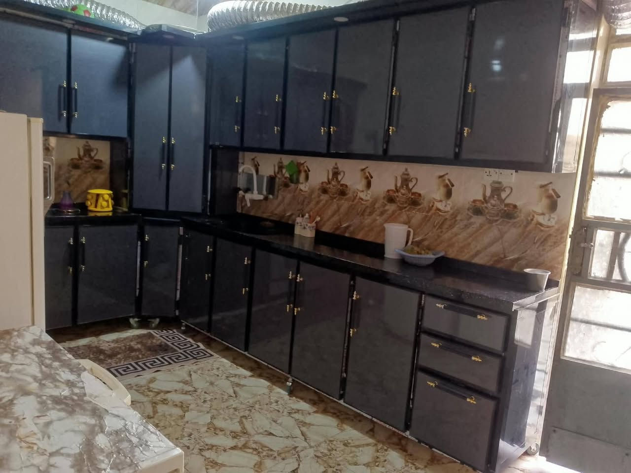 الديوانية حي الصدر الثالث • ١٠٠م • غرفتين وصالتين