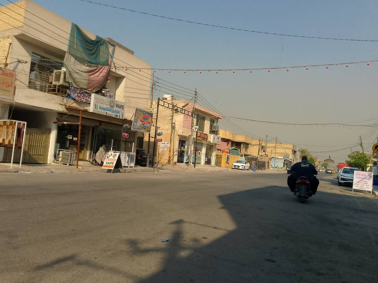 سلام عليكم 
دار للبيع العنوان بغداد كفاءات السيديه البيت زراعي يتخصص على الشارع تجاري مساحه البيت 200متر 
يتخصص 4غرف نوم ويتخصص من استقبال وصاله ومطبخ وطرمه وصحيات فوق وجوه ويتخصص من محلات ثنين أيجار 500الف 

السعر 330 وبي مجال 

لأستفسار: ***********
