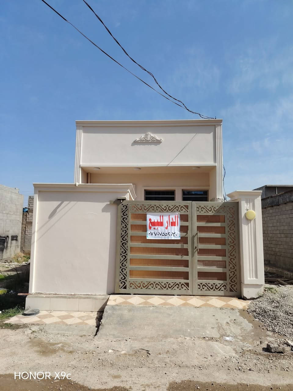 السلام عليكم
بيت في دور الزراعة الثالثة مساحة ١٠٠ متر
جاهز مشدودة  محولة كهرباء بناء حديث 
السعر ٥٨
***********
