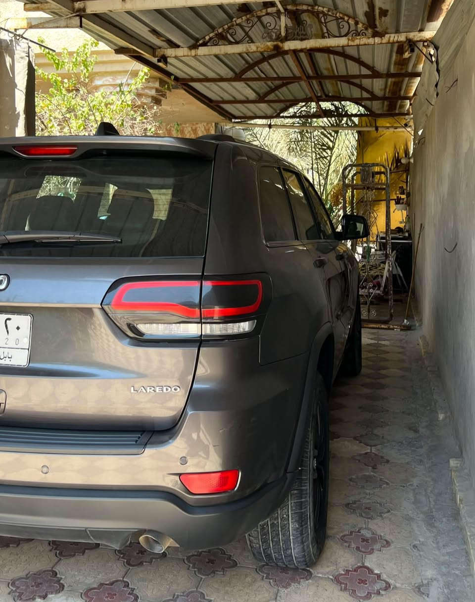سلام عليكم 
jeep Laredo 17 للبيع ومراوس 
كورلا كروز لو توكسان 
 
مواصفات لاريدو 
شاشه كبيره 
تحكم ستيرن 
حساسات اماميه 
4x4 
مانع انزلاق 
3 مودات قياده 
 كشنات جلد 

وارد امريكي ضررره 
جاملغ ايسر + دعاميه 
ايرباك سليم عده دركه وبرده ايسر 

السياره ماشيه 66 الف كيلو بس 
سعره 195$ وبيه مجال 
مكان السياره حله مركز المدينه 
للاستفسار للاتصال ع الرقم 
***********  
غير موجود ع فيس !

