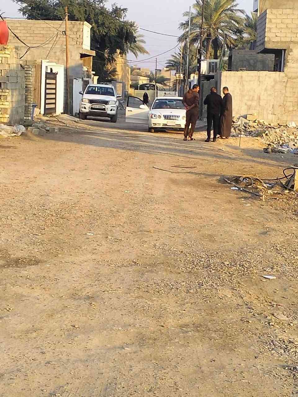 السلام عليكم اخوان قطعه ارض زراعي في الشرطه الخامسه سند ٢٥ المساحه ١٤٣ متر واجهه ٦ ونص نزال ٢٢ طالع منهه للشارع صافي القطعه نزال ٦ ونص نزال ١٩ شارع ٩ ركن على اتلث شوارع قرب جامع الفردوس للبيع السعر ٣٠ وبيهه مجال *********** علما اني صاحب القطعه مو دلال
