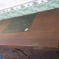 ميز مكتبي نظيف للبيع السعر 75 وبيه مجال مستعجلين علئ البيع للتواصل  ال...