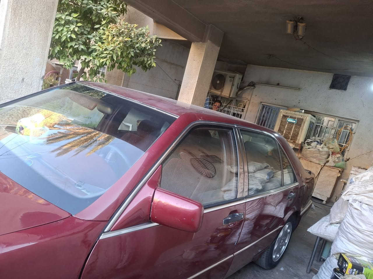 السلام عليكم سيارة مارسيدس شبح 320 موديل 93 باب طويله محرك تابوت ٦ سلندر جديد قبل يومين شديته راديتر وماء زيتي جديد وصدر جديد قبل يوم شديته رقم بغداد انكليزي المكان بغداد السيديه السعر ٧٠ ورقه سيارة جديدة للاستفسار اكثر اتصال على رقم بي واتساب *********** و ***********
