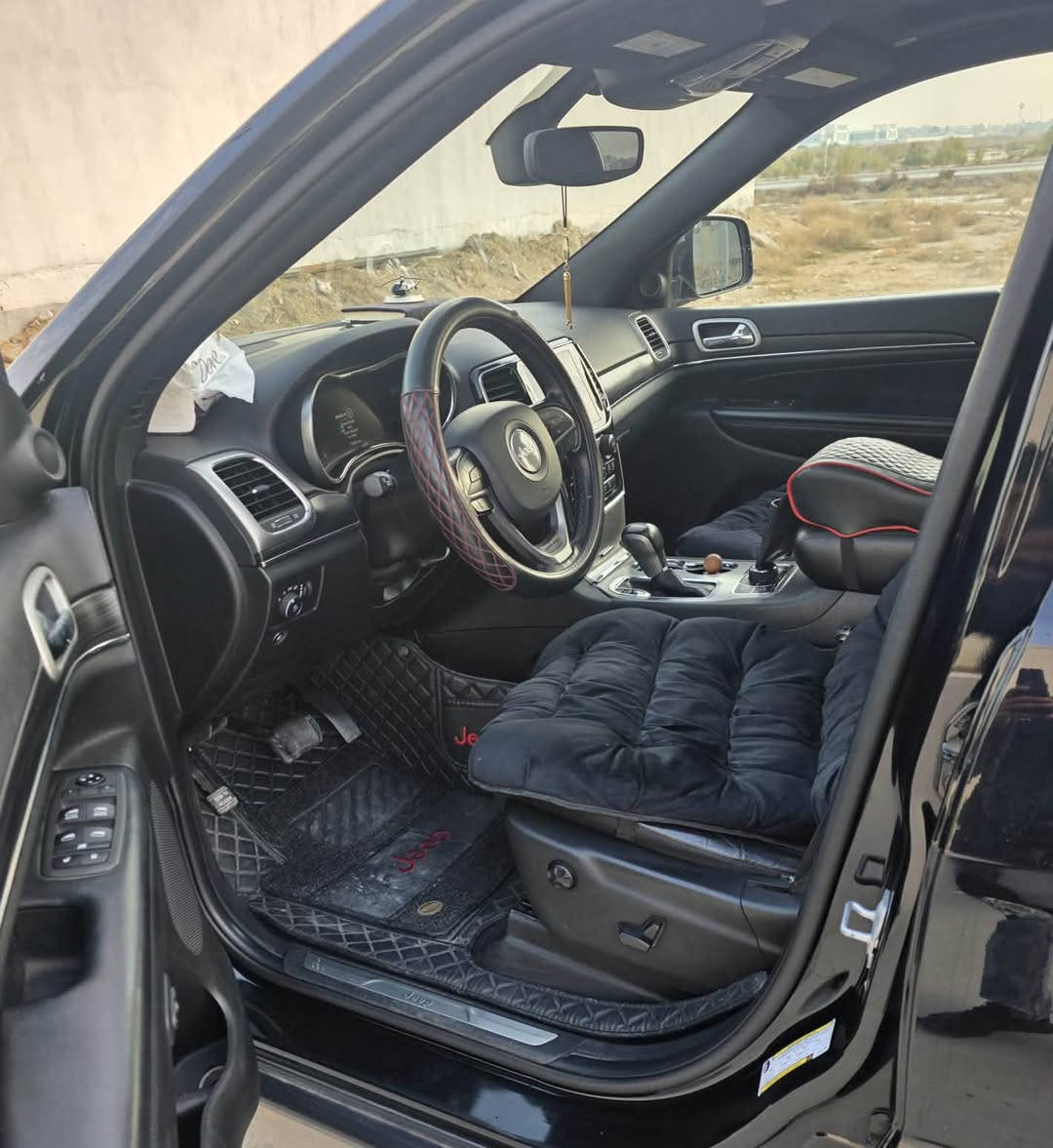 جيب شيروكي 2021وارد امريكي السعر 255 وبيها مجال فول مواصفات فئة لمتد بانوراما كشنات جلد كهربائيه تشغيل عن بعد خزن ميموري شاشه كامره دواره جنطه كهربائيه إشاره بلمري حساسات محرك V6. 3600 تبريد خلفي محرك وكير وتبريد وحداديه مكفولات ماشيه 84 تخم تاير جديد وارد امريكي حادثها چاملغ شويه من البنيد  كلير بدون دواخل والباقي كفاله عامه ضربه وصبغ وتبديل رقم اربيل انكليزي 
***********
