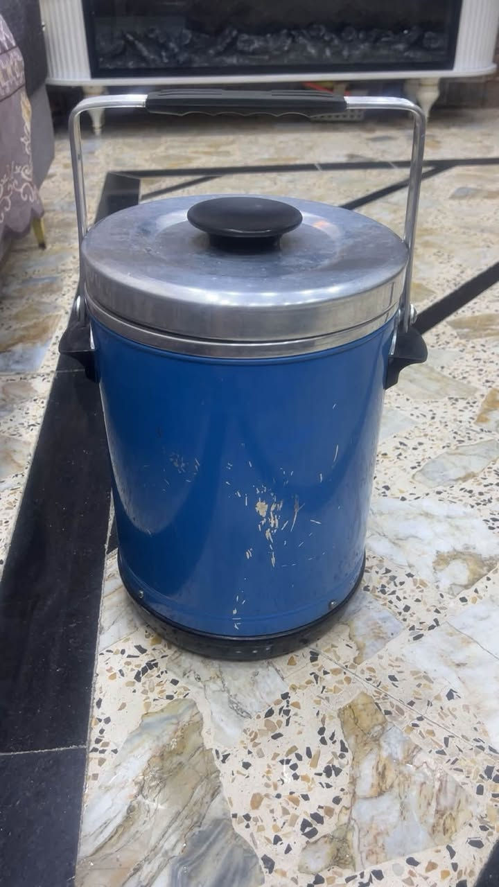 السلام عليكم ترمز أو حافظاة قديم بحالة جيدة العنوان بغداد مدينة الصدر ***********
