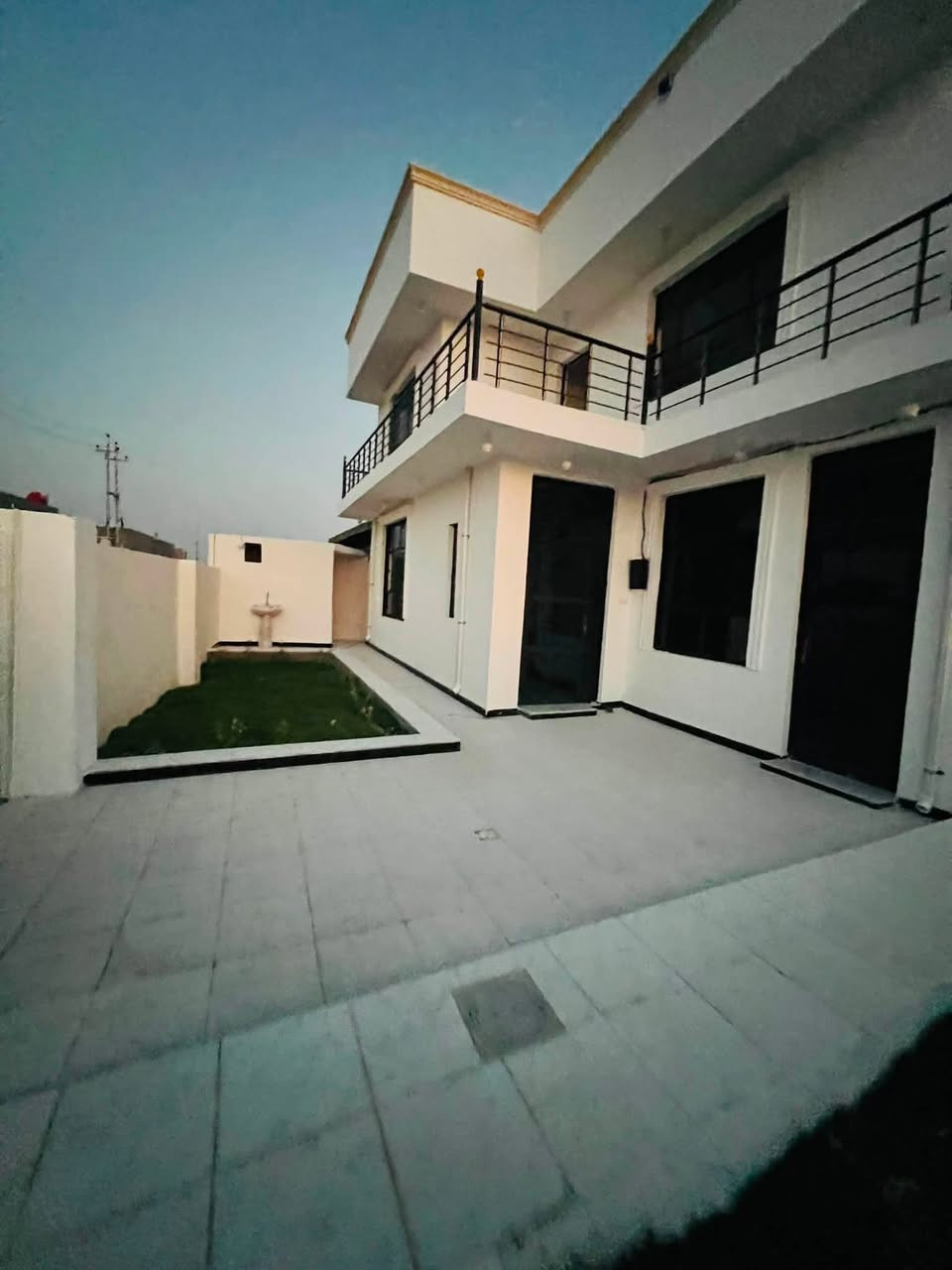 بسم الله الرحمن الرحيم
🏠 إعلان بيع عقار
للبيع بيت في منطقه(عايد الناصر)
📐 المساحة: 400 م²
🛏️ عدد الغرف: 4 غرف
📜 نوع السند: طابو زراعي
📍 الموقع: واسط – الزبيدية
💰 السعر والمعلومات بالتواصل المباشر
📞 للاستفسار: ***********
🏢 العمدة للعقار   انستا  v.nq_r
