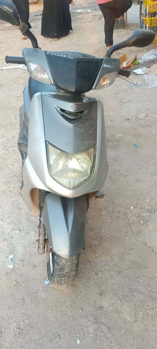 السلام عليكم دراجه سكنز 140 للبيع محرك نضيف ما مفتوح نقصها باتري سعرها 375 وبيها مجال مكاني الاسكان شارع مستشفى الطفل للتواصل ***********
