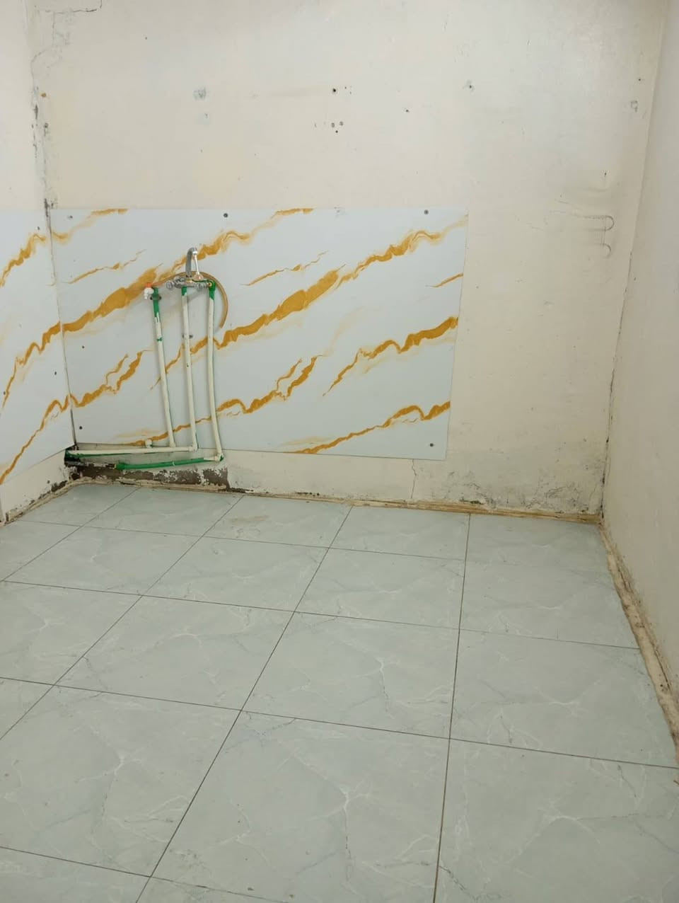 السلام عليكم
بيت تجاوز للبيع من ضمن طابو 
ماء.. مجاري ..كهرباء ...كله وي طابو كامل 
المساحه ١٠٠ متر 
ابو دشير شارع ضغط 
قرب حسينية الكاظمين 

***********  اتصال و واتساب موجود
