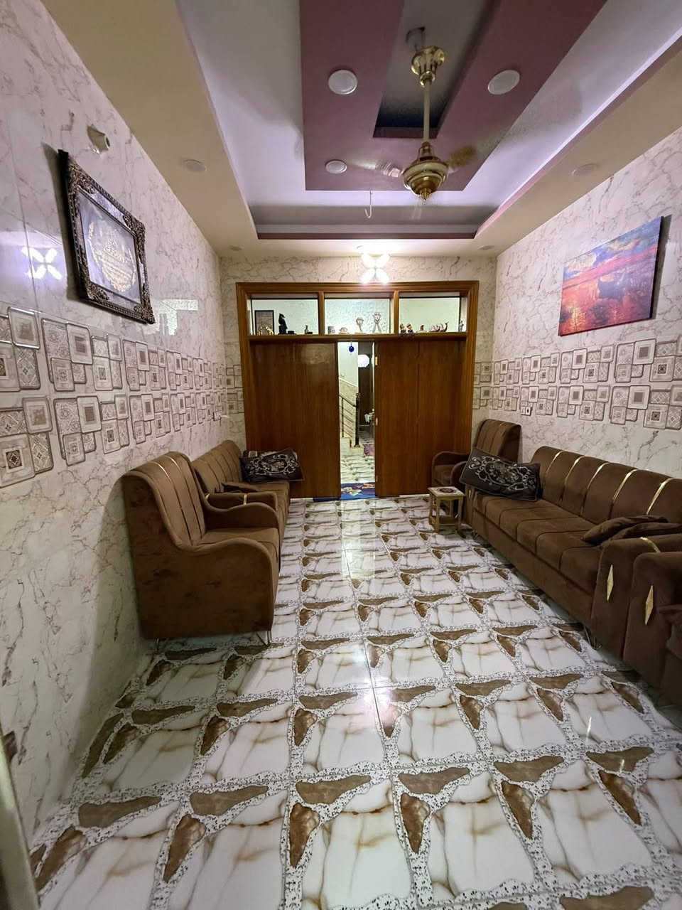 دار للبيع مطلوب للمصرف 🔥
١٠٠ متر حي الوفاء موقع كلش حلو شارع ١٥ متر 
مفتوح عله شارع ٢٠ مقابيل حي الجامعه 
طابقين ٣ غرف نوم بناء نضيف جداً خريطه حديثه 
للاستفسار أكثر مراجعه مكتب الدر حي السلام 
***********
