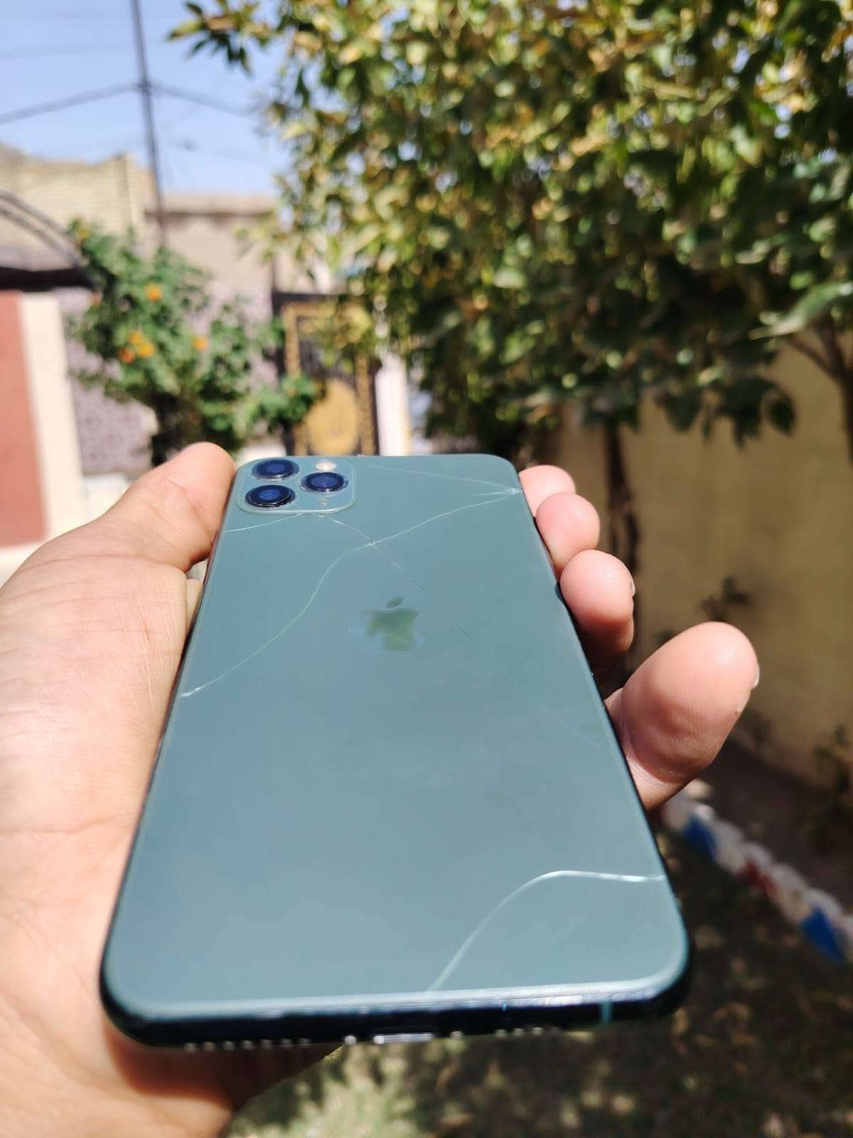 ايفون 11برو ماكس
لون زيتوني مميز 
ذاكرة 256👉انتبه
بطاريه 100 انسه الصرف 👍
مبدل شاشه اصليه
فيس ايدي واكف
بوبجي 60فريم
جهاز نضافه واحد على واحد ☝
اخذه افحص وين متريد
الجهاز مال جناي 
وياه كفر 🎁
للبيع او مراوس حسب القناعه 
***********

نص مكتوب في الصور:
- ١٢:٥٣ حالة البطارية والشحن رسالة مهمة حول البطارية غير قادر على التحقق من أن هذا الـ iPhone يحتوي على بطارية أصلية من Apple. قد لا تكون التفاصيل الواردة من هذه البطارية دقيقة. لمعرفة المزيد الحد الأقصى للقدرة %١٠٠ هذا قياس لقدرة البطارية مقارنة بقدرتها عندما كانت جديدة. قد تتسبب القدرة المنخفضة بتقليل ساعات الاستخدام بين عملية الشحن والأخرى. أقصى قدرة للأداء الـ iPhone غير قادر على تحديد عمر البطارية. شحن البطارية المحسن للحد من استنزاف عمر البطارية، يتعلم الـ iPhone من عادات الشحن اليومية، بحيث ينتظر ولا يتجاوز ٨٠٪ حتى يحين موعد حاجتك إلى استخدامه.