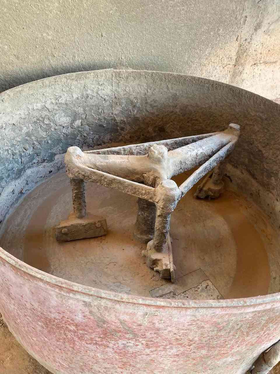 خباطه سمنت 
السعر مليون و900
وبيهه مجال 
كربلاء 
للاستفسار 
***********
