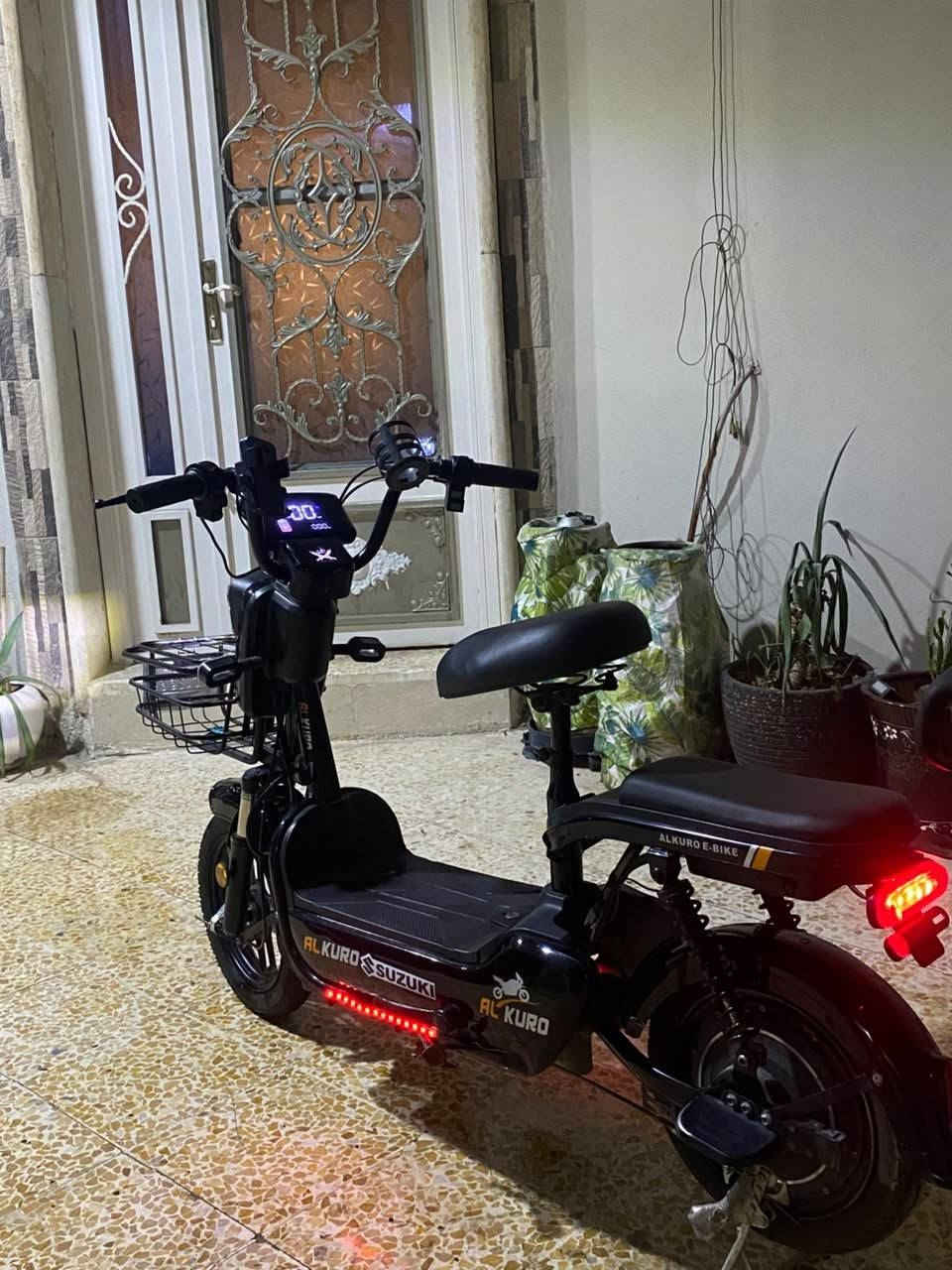 السلام عليكم 👇🏻
دراجة شحن 🛵
حجم :14 
استخدام 4 اشهر فقط👌🏻
4 بطاريات 
يدعم التشغيل عن بعد👉🏻
التشغيل عن طريق كارت 
نضافة
:85%
سماعة بلوتوث ✨
دبل إشارة ✨
رقم هاتف 
***********
 السعر : 225.000 💥
