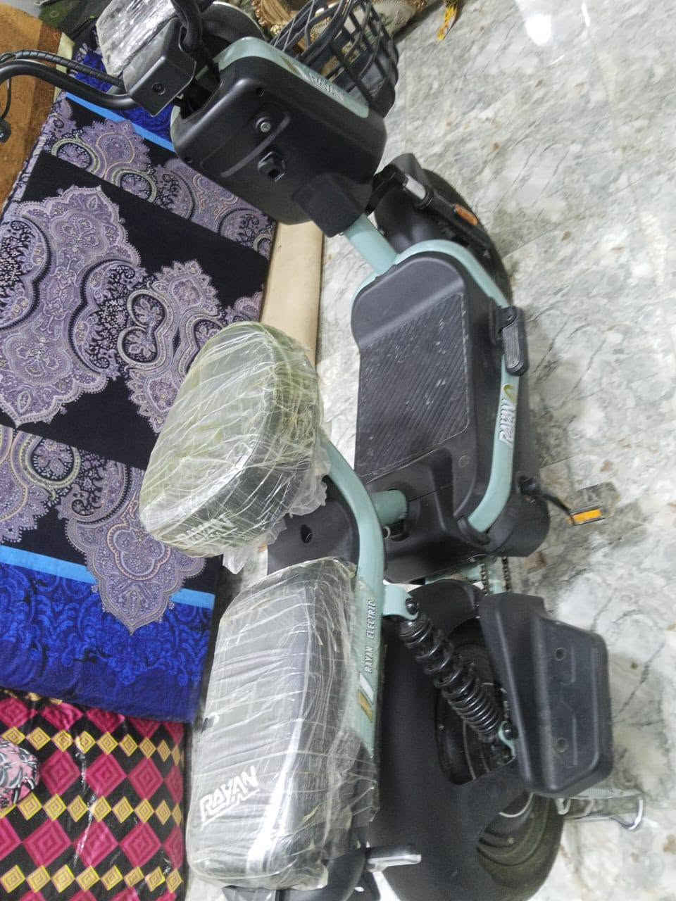 السلام عليكم دراجه شحن حجم 14،جديد فقط فحص بسعر 500،وبي مجال قليل عنواني زعفرانيه شارع معهد رقم الهاتف ***********,

