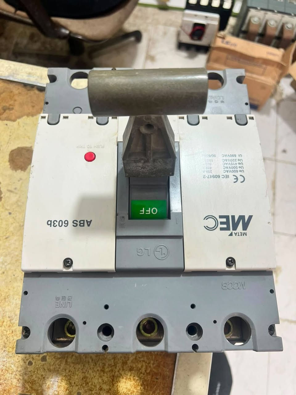 يوجد نظام كويل ترب من تشتغل وطنيه يفصل الحمل
شنايدر 
ABB 
Ls بغداد عكد نصاره ***********
