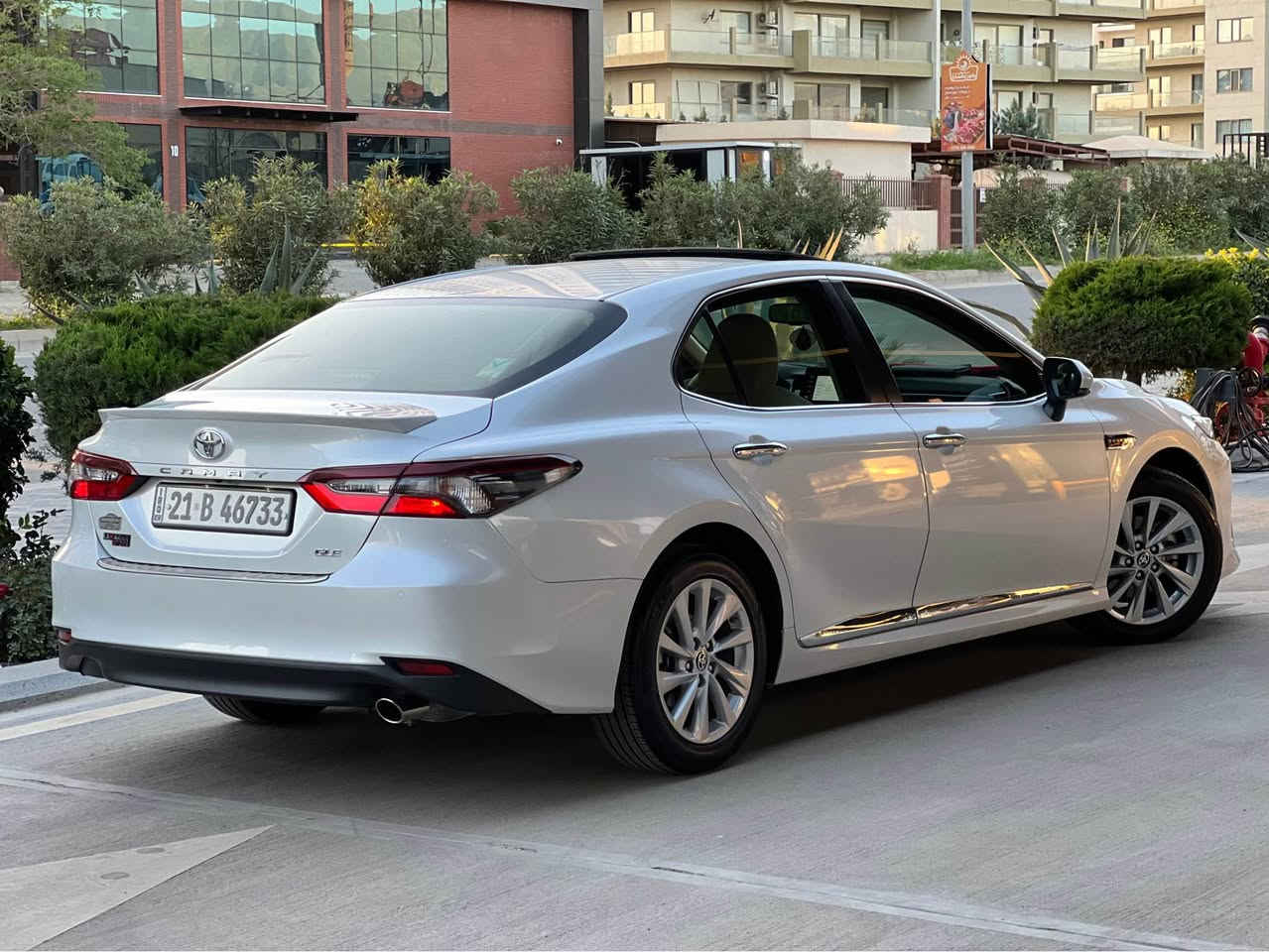 Toyota Camry 2024 GLE 
45.000km   ***********
تۆیۆتا کامری  سفری شەریکەی ساز
مواصفات فول فول خلیجی تۆیۆتا عێراق✅
تەنها ٤٥ هەزار کم حەقیقی ڕۆشتووە بەشەرت
ـــــــــــــــــــــــــــــــــــــــــــــــــــــــــــــ
دەعامی بۆ دەعامی بەشەرت هیچی پێوە نیە
بێ بۆیاخ بێ سارد بێ شوخت نمونەیە لە جوانی
بەصمە، شەغال سڵایت  پەردەی دواوە کارەبایی 
شوێن شەحنی موبایل کوشن جلد دوو کوشن کارەبایی
شاشە و کامێرا حاسەی پێش و دوا بیلاد باڵ و بلاجکتۆر
دۆسە کامری برێک کارەبایی و ئۆتۆ هۆڵد 
تەبرید مەرکەزی و لایت لید و زینۆن 
تەحدید سرعە و سوکان ڤۆلیۆم...
سەیارەکە لەسەر دەقی شەریکەیە 
دوو بەصمە و هەموو ئەشیای شەریکەی ماوە 
سەنەوی و ژینگە و هەزەی تازەیە تا ٢٠٢٩
٤ تایەی تازەیە پاتری تازەیە هیچ مەسرەفی تیا نیە
ناونیشان سلێمانی *********** السليمانية, العراق
